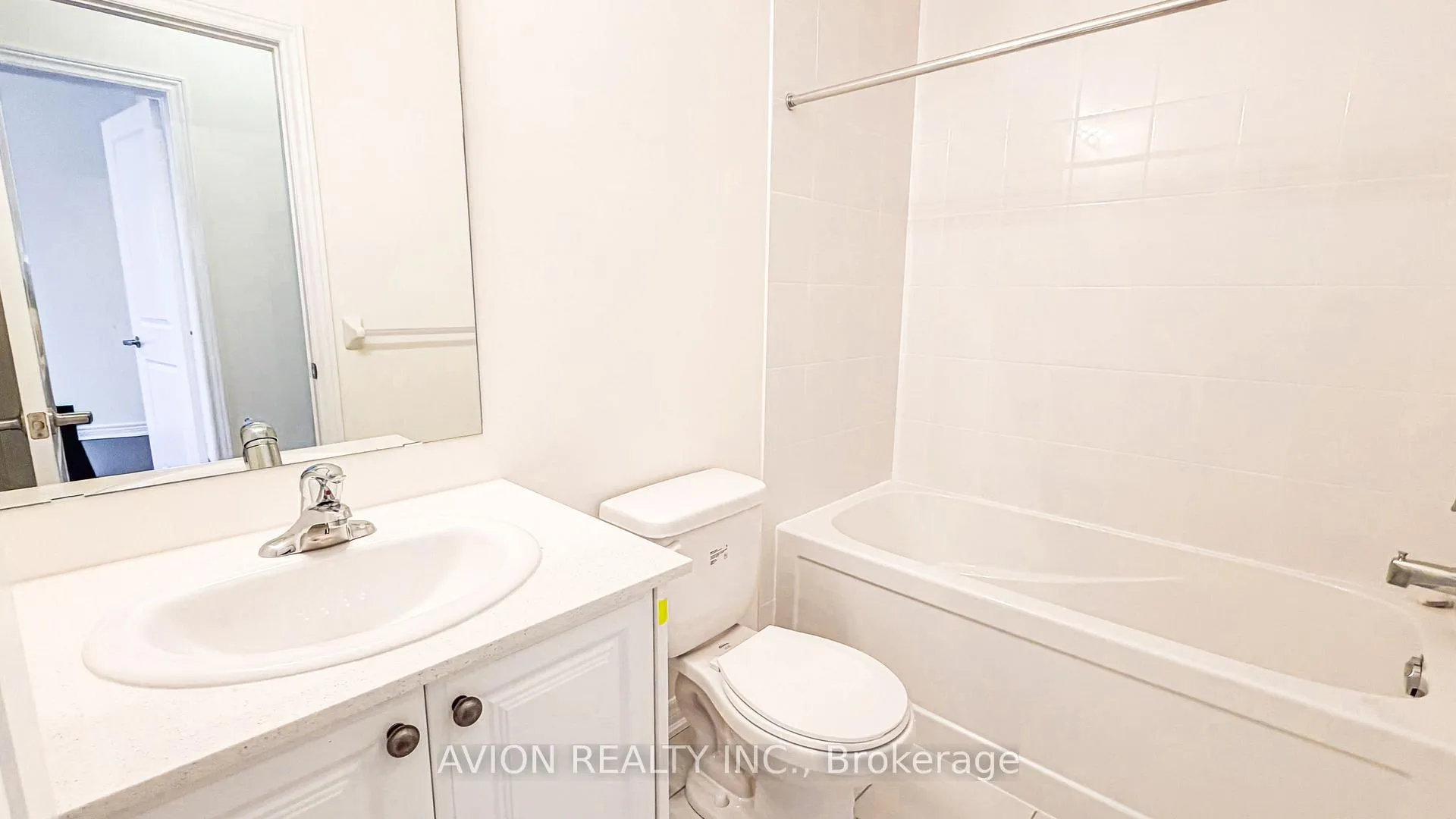 Photo 18 of 131 Vine Cliff Boulevard, Markham, Victoria Manor-Jennings Gate — HOMEH