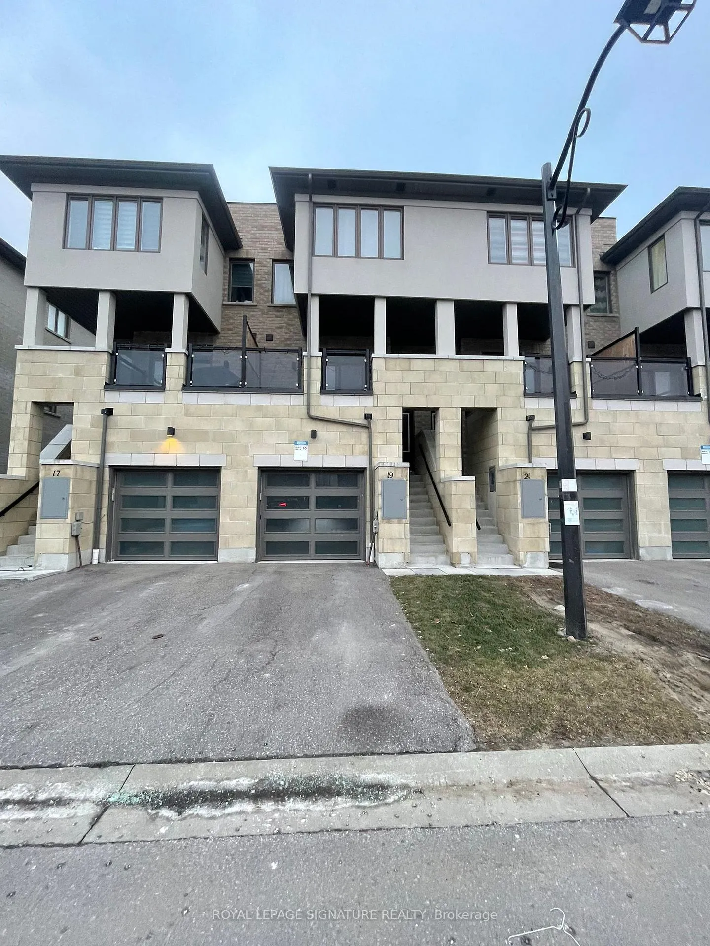 Photo 1 of 19 Donald Fleming Way, Whitby, Pringle Creek — HOMEH