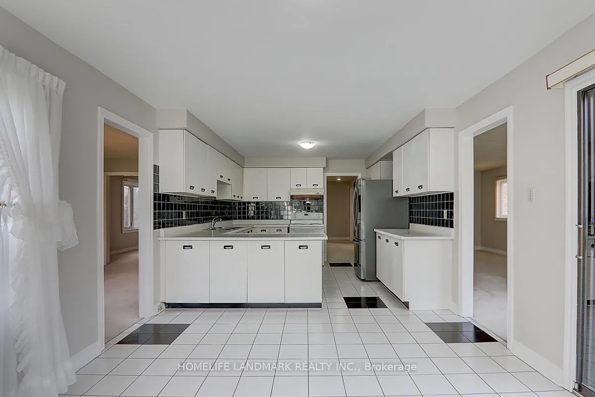 Photo 16 of 15 Delancey Crescent, Markham, Markville — HOMEH