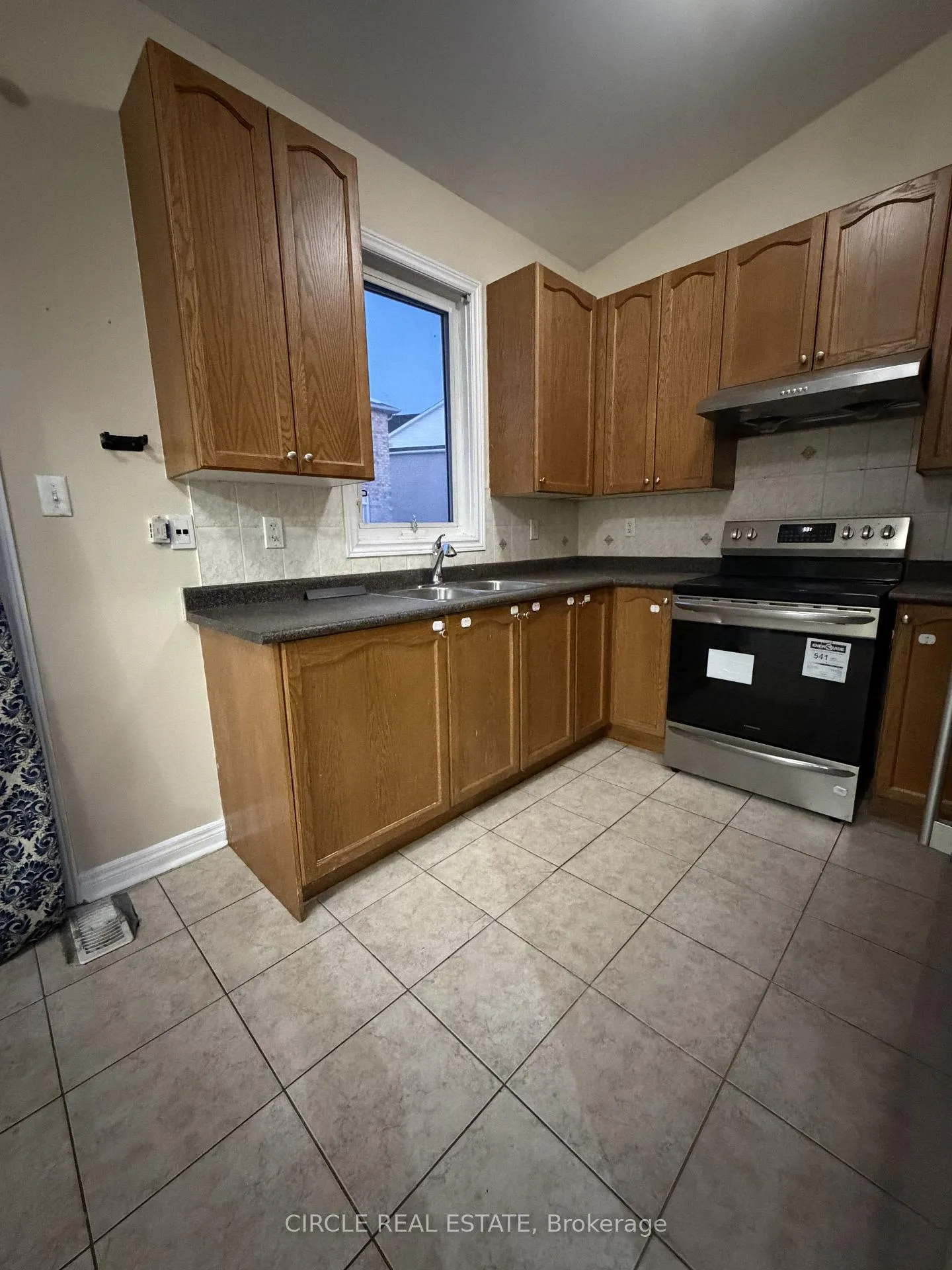 Photo 12 of 15 Tailfin Road, Brampton, Madoc — HOMEH