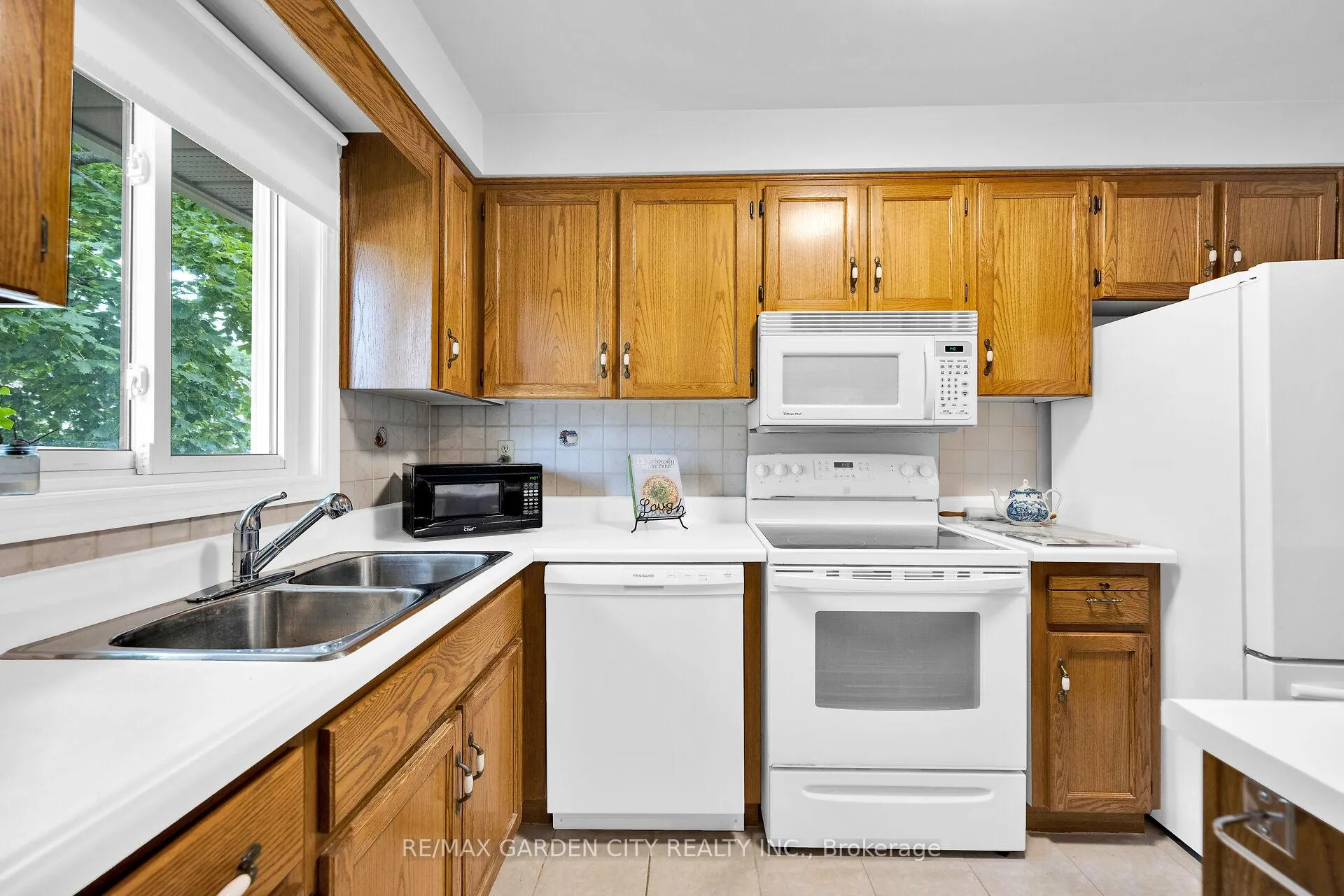 Photo 7 of 10 Wentworth Drive, Grimsby, Grimsby East — HOMEH