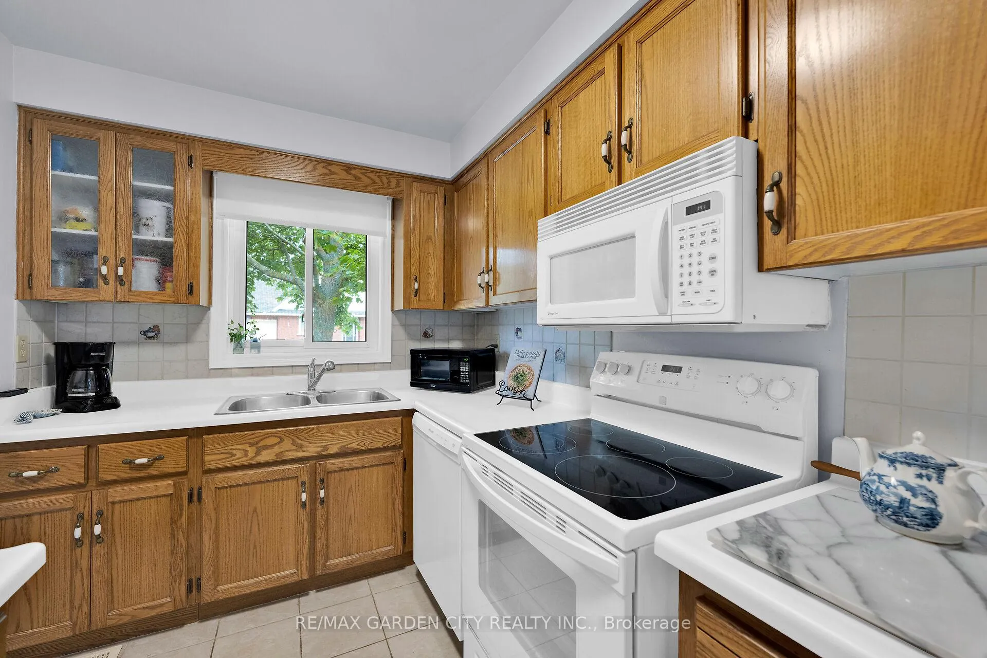 Photo 8 of 10 Wentworth Drive, Grimsby, Grimsby East — HOMEH