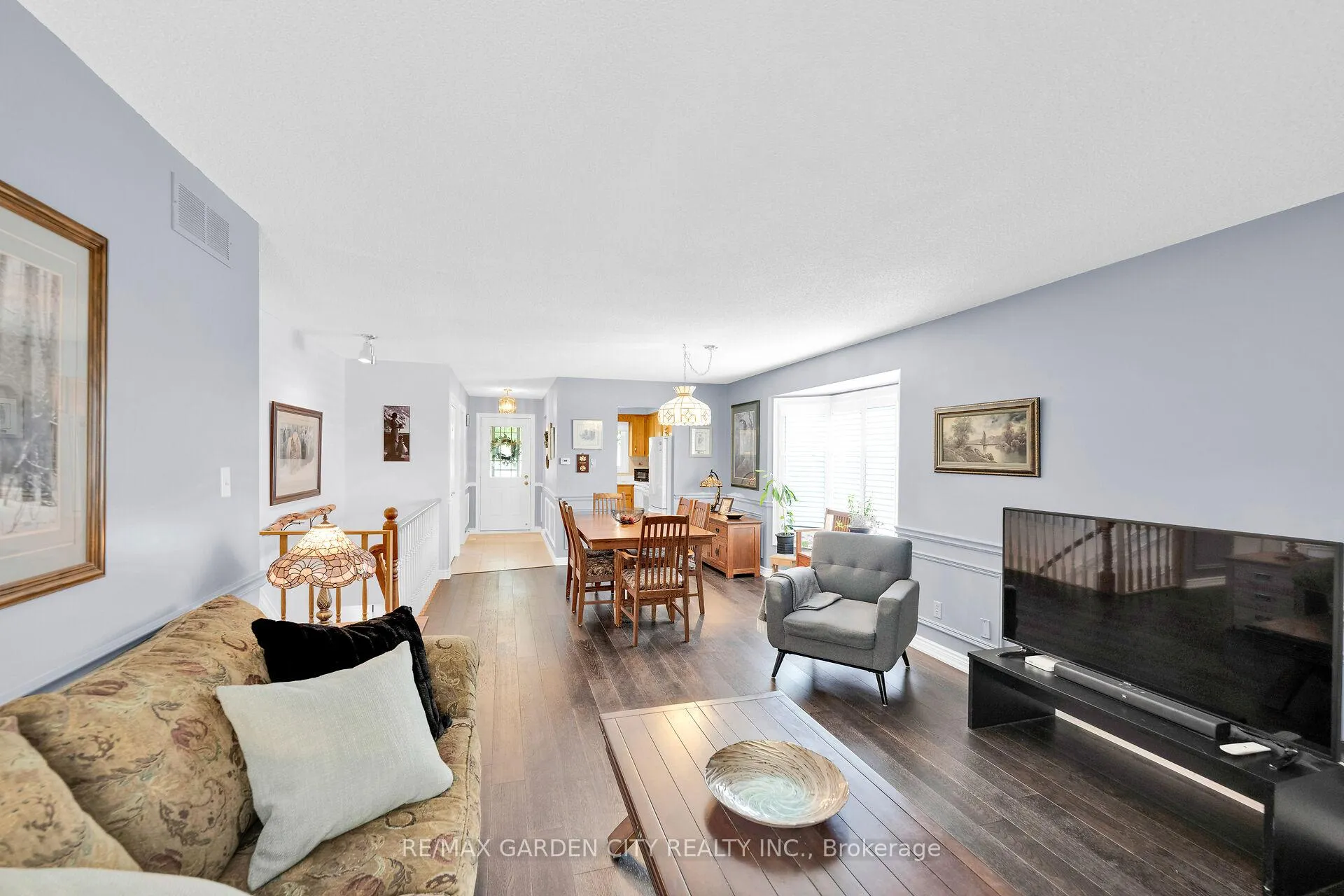 Photo 11 of 10 Wentworth Drive, Grimsby, Grimsby East — HOMEH
