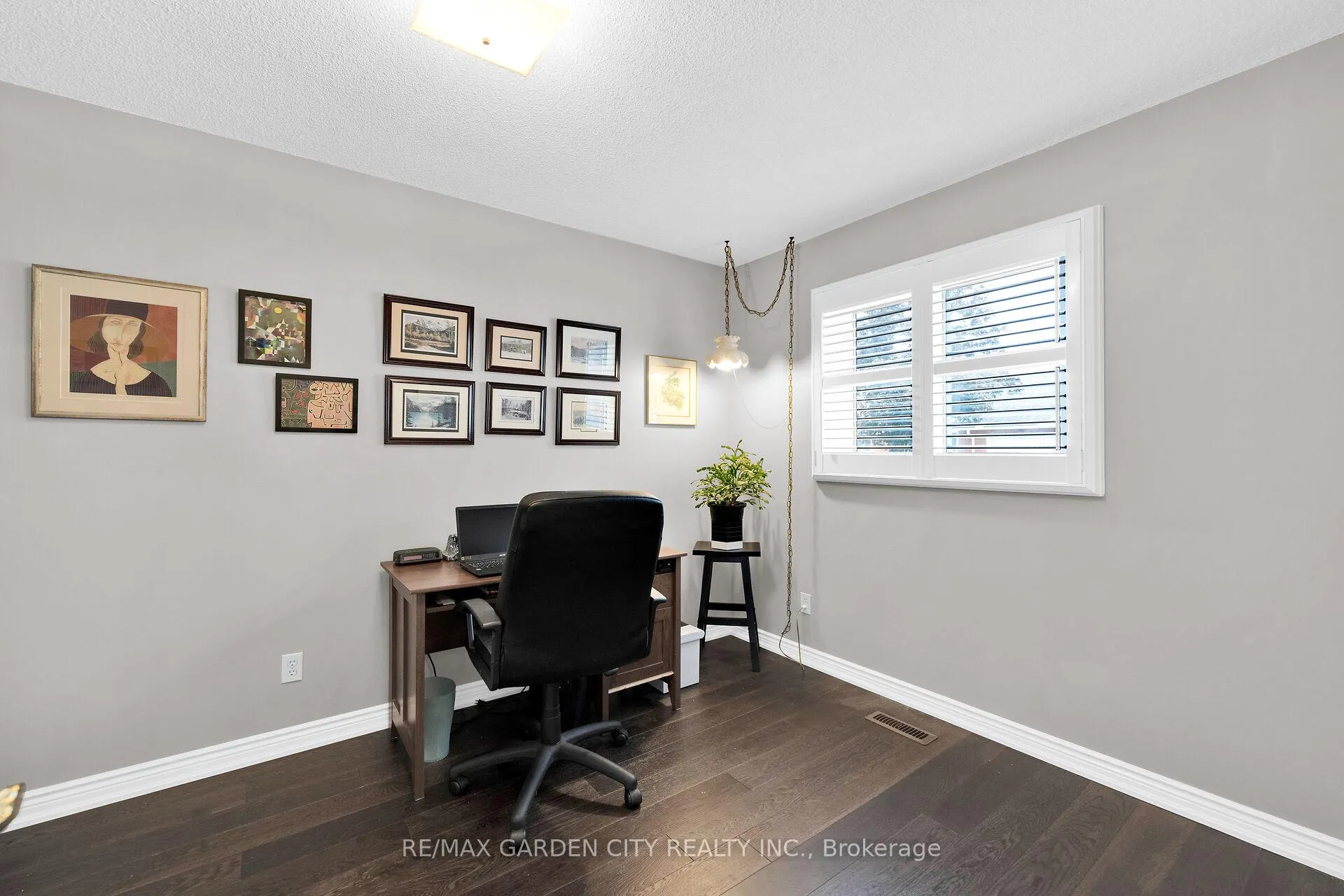 Photo 16 of 10 Wentworth Drive, Grimsby, Grimsby East — HOMEH