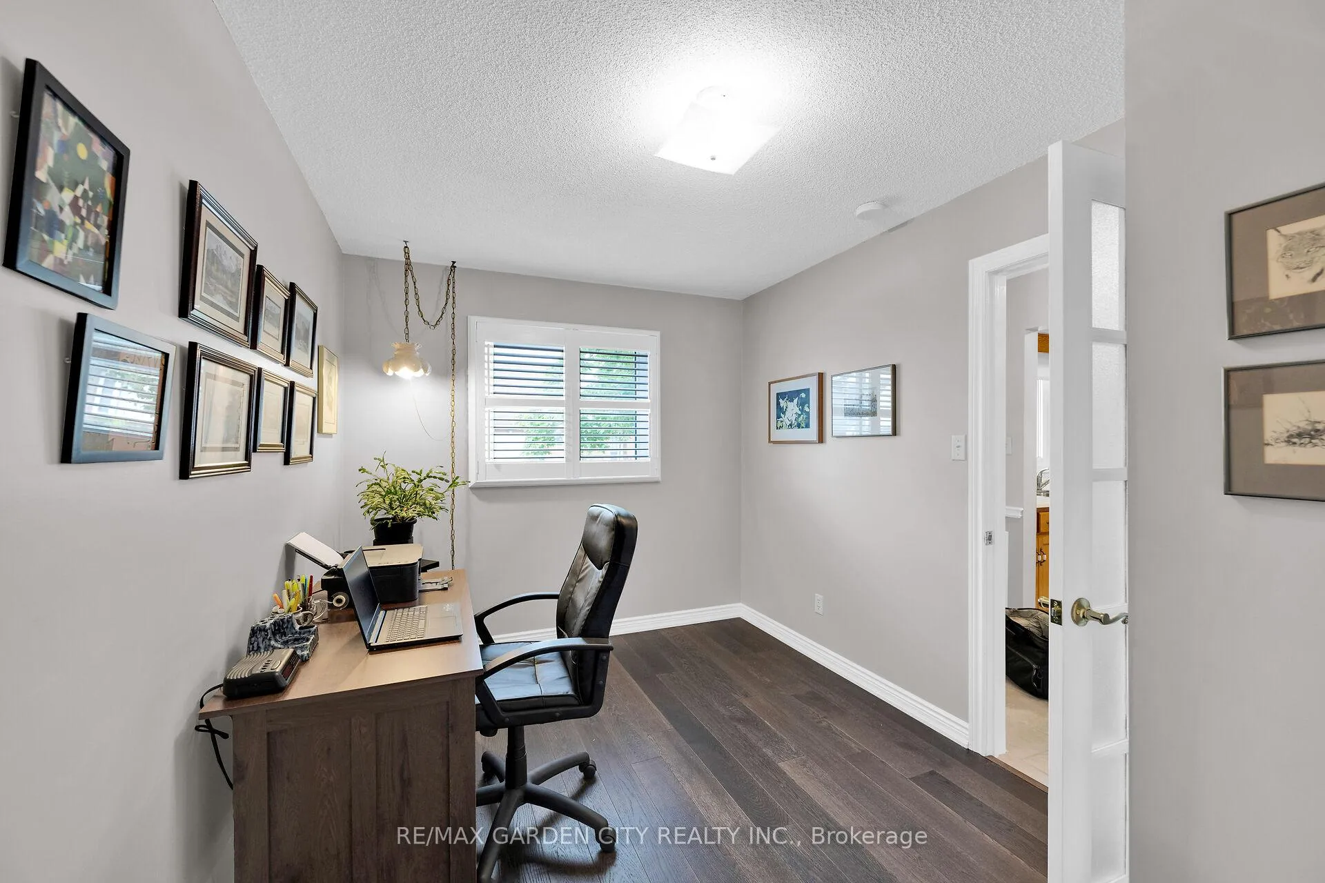 Photo 17 of 10 Wentworth Drive, Grimsby, Grimsby East — HOMEH