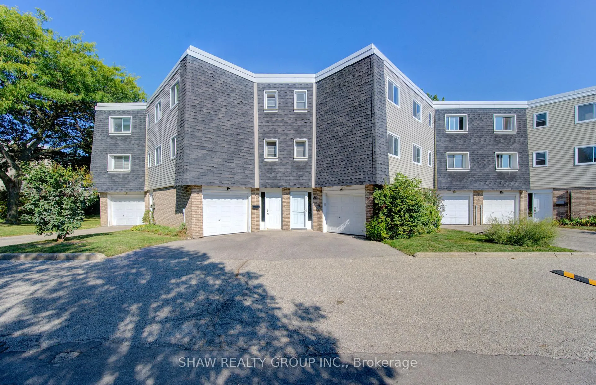 Photo 1 of 60 Elmsdale Drive, Kitchener, Laurentian Hills — HOMEH