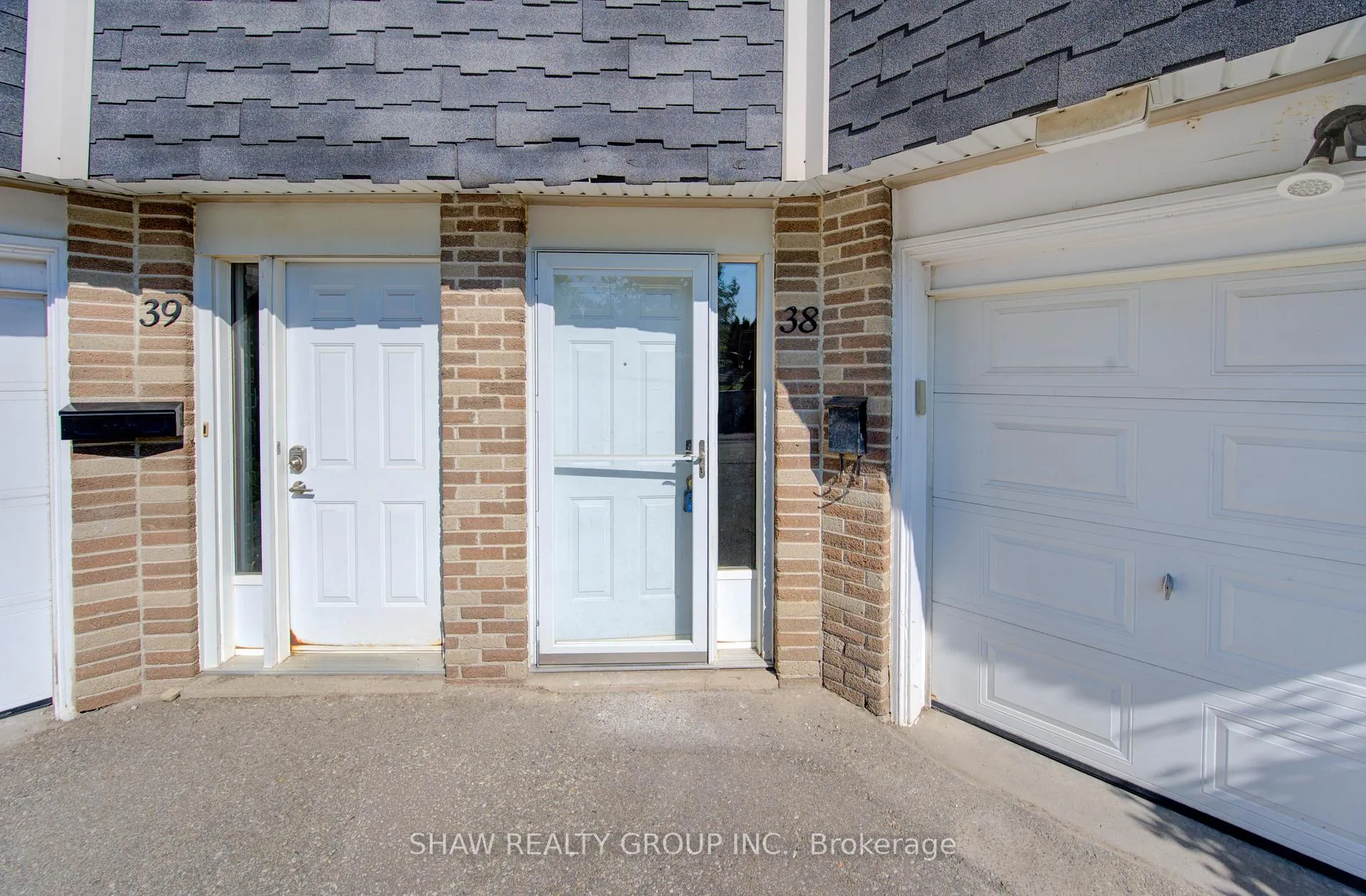 Photo 4 of 60 Elmsdale Drive, Kitchener, Laurentian Hills — HOMEH