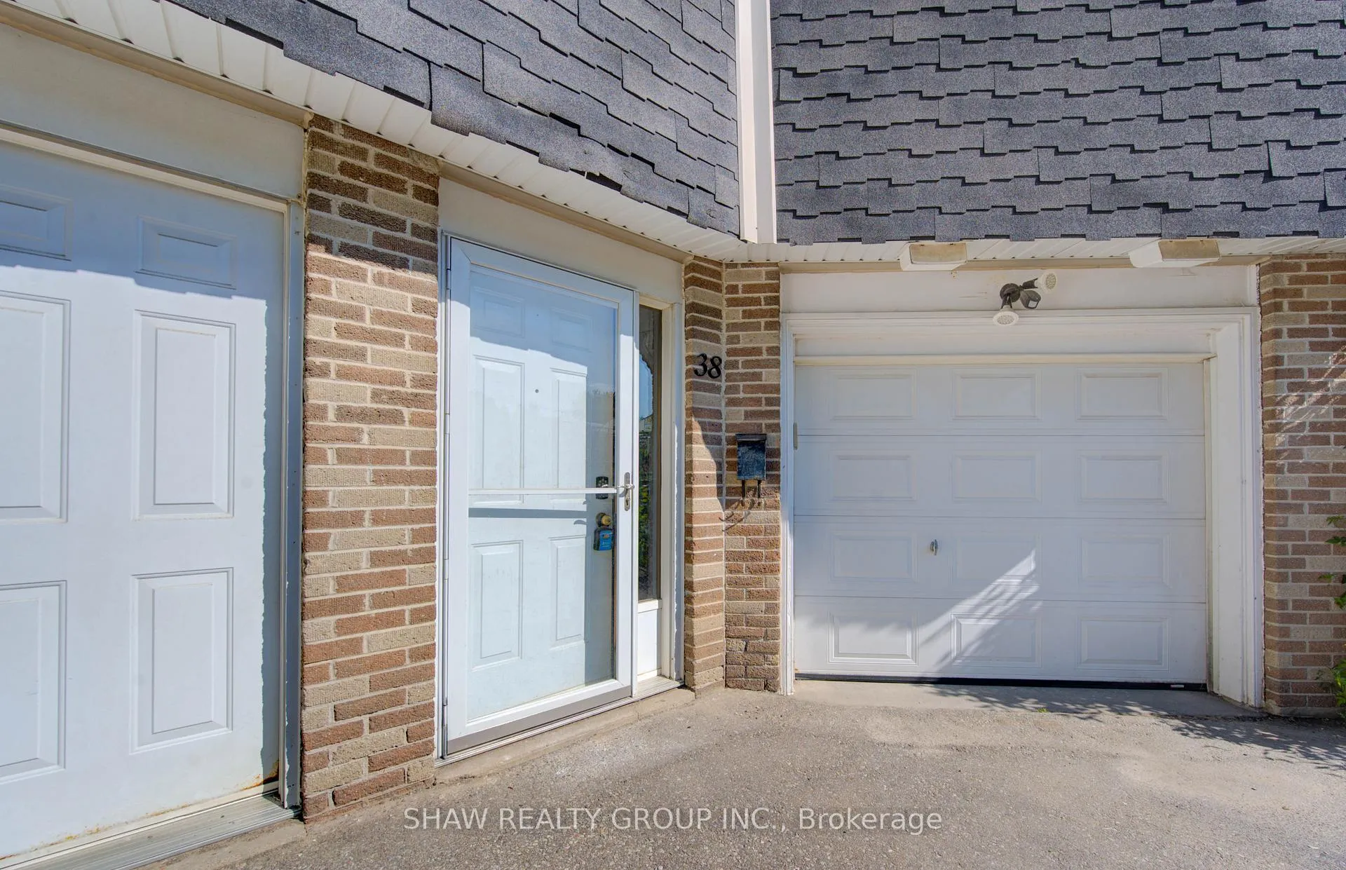 Photo 5 of 60 Elmsdale Drive, Kitchener, Laurentian Hills — HOMEH
