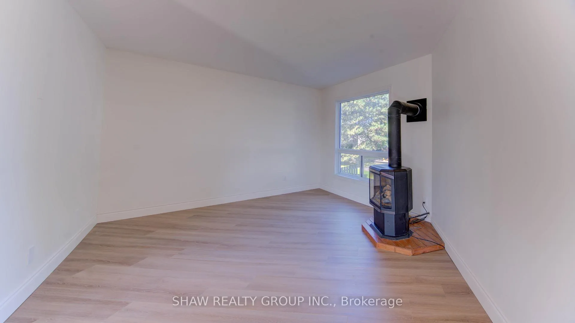Photo 15 of 60 Elmsdale Drive, Kitchener, Laurentian Hills — HOMEH