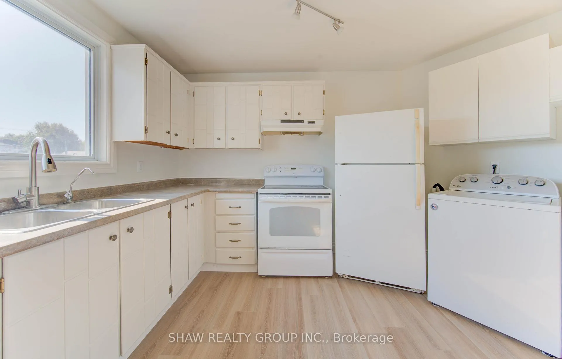 Photo 23 of 60 Elmsdale Drive, Kitchener, Laurentian Hills — HOMEH