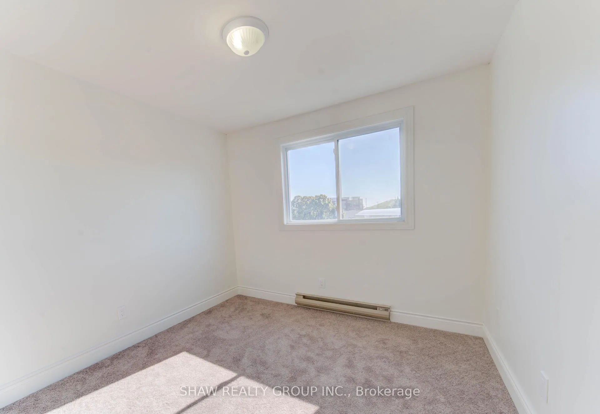 Photo 34 of 60 Elmsdale Drive, Kitchener, Laurentian Hills — HOMEH