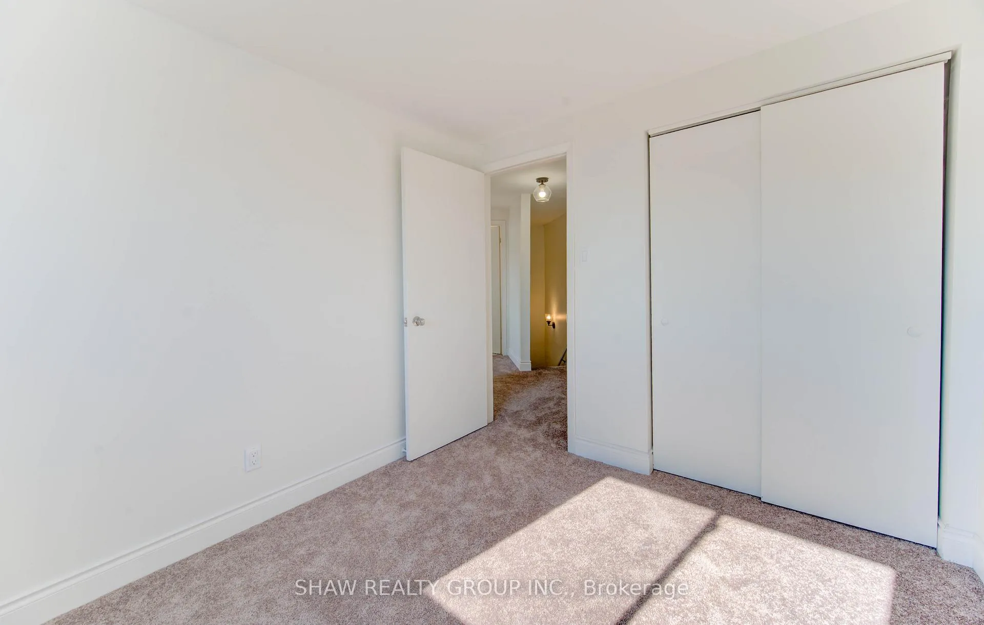 Photo 35 of 60 Elmsdale Drive, Kitchener, Laurentian Hills — HOMEH