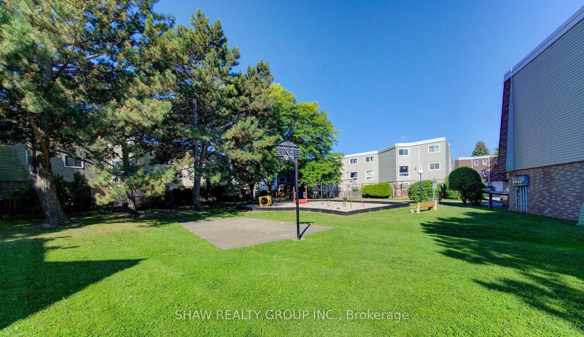 Photo 45 of 60 Elmsdale Drive, Kitchener, Laurentian Hills — HOMEH