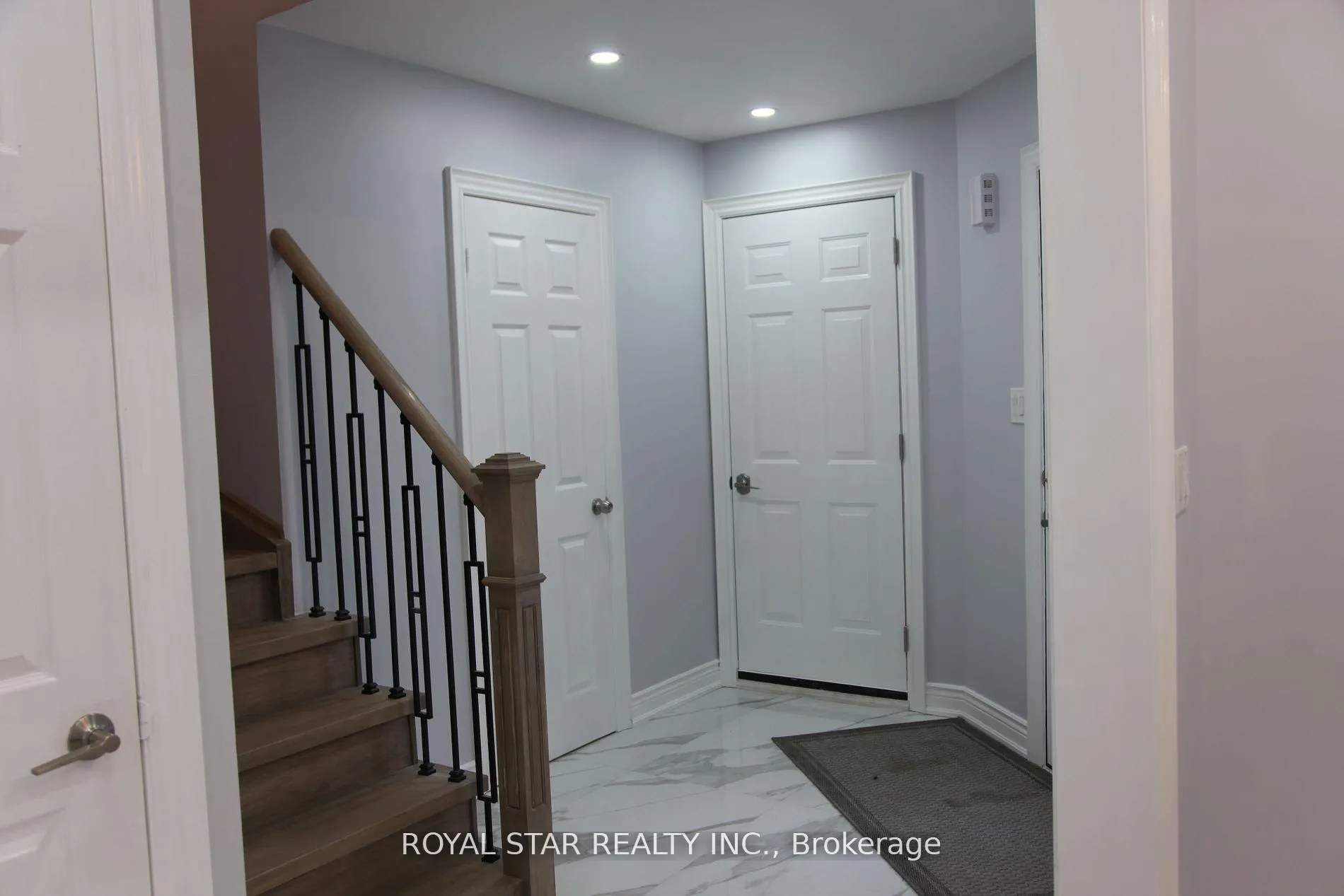 Photo 5 of 105 Lougheed Road E, Barrie, Holly — HOMEH