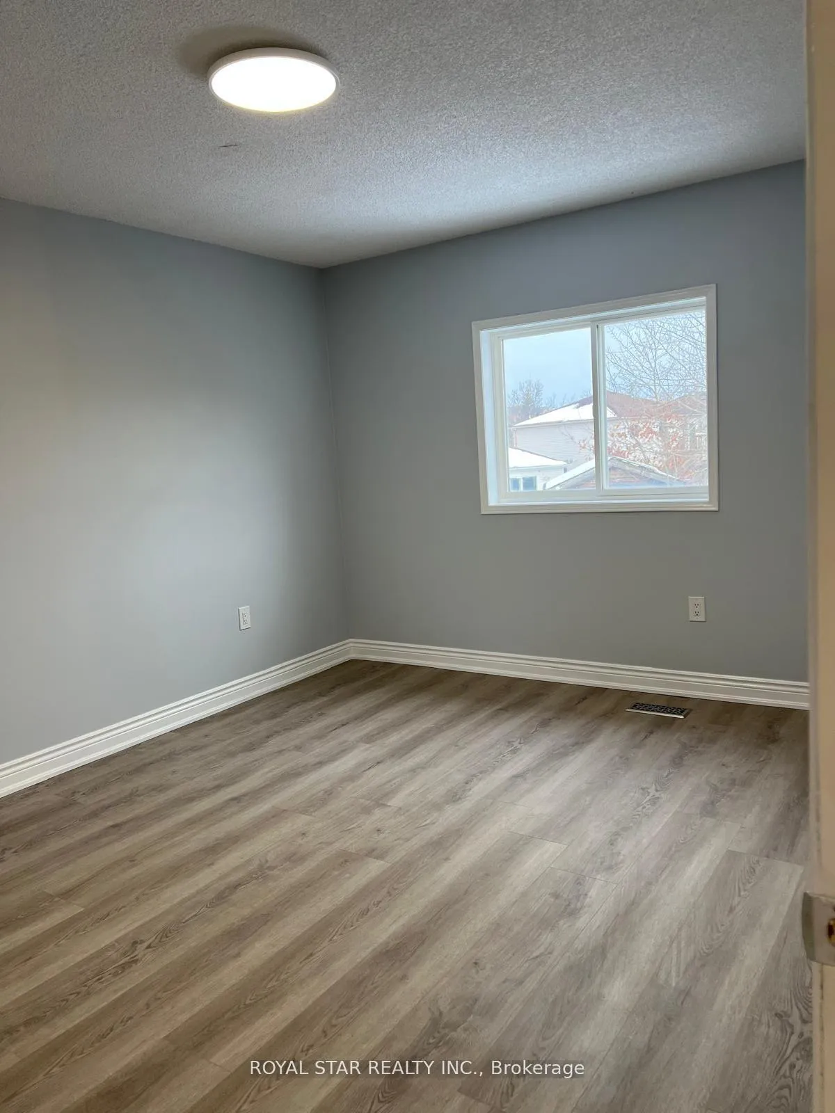 Photo 13 of 105 Lougheed Road E, Barrie, Holly — HOMEH