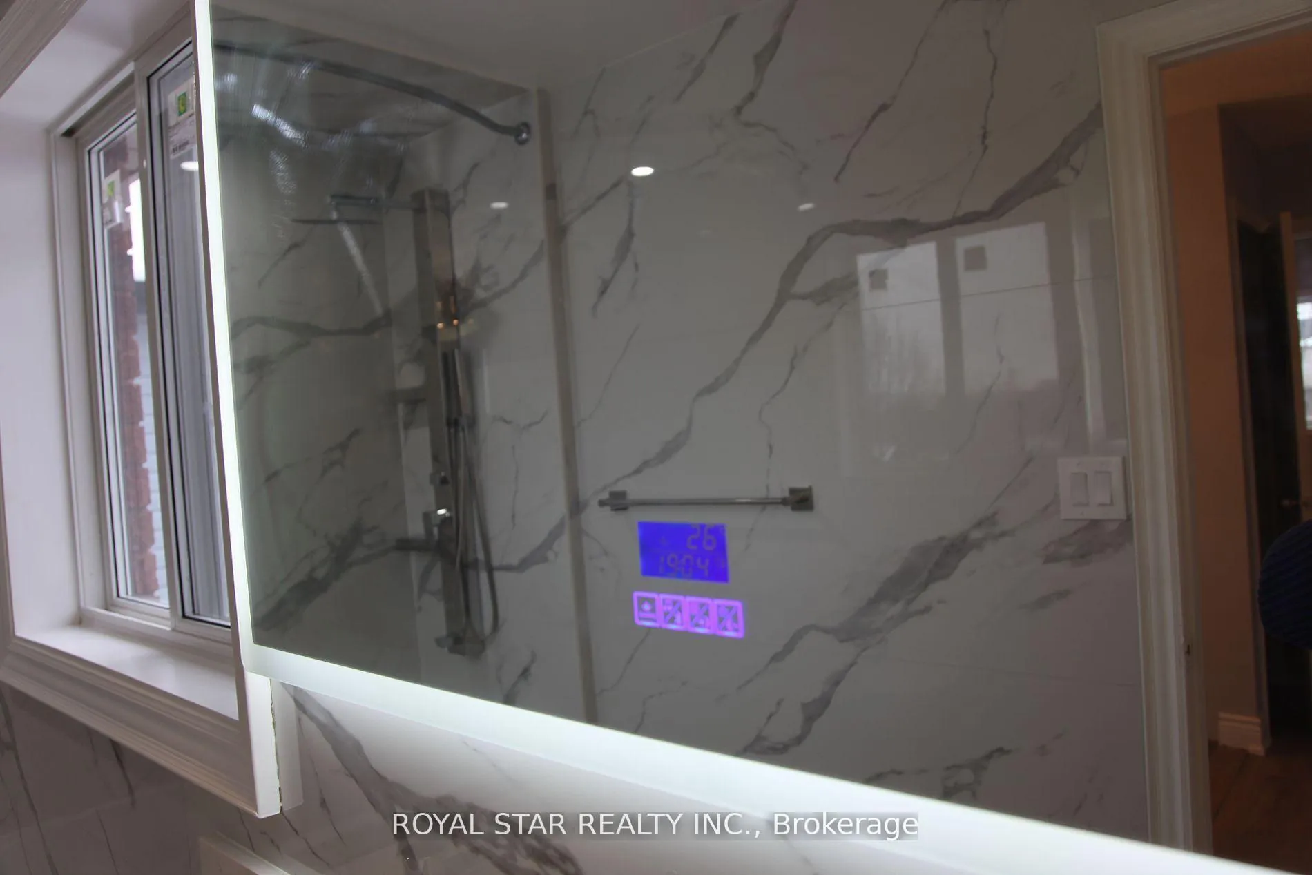 Photo 18 of 105 Lougheed Road E, Barrie, Holly — HOMEH