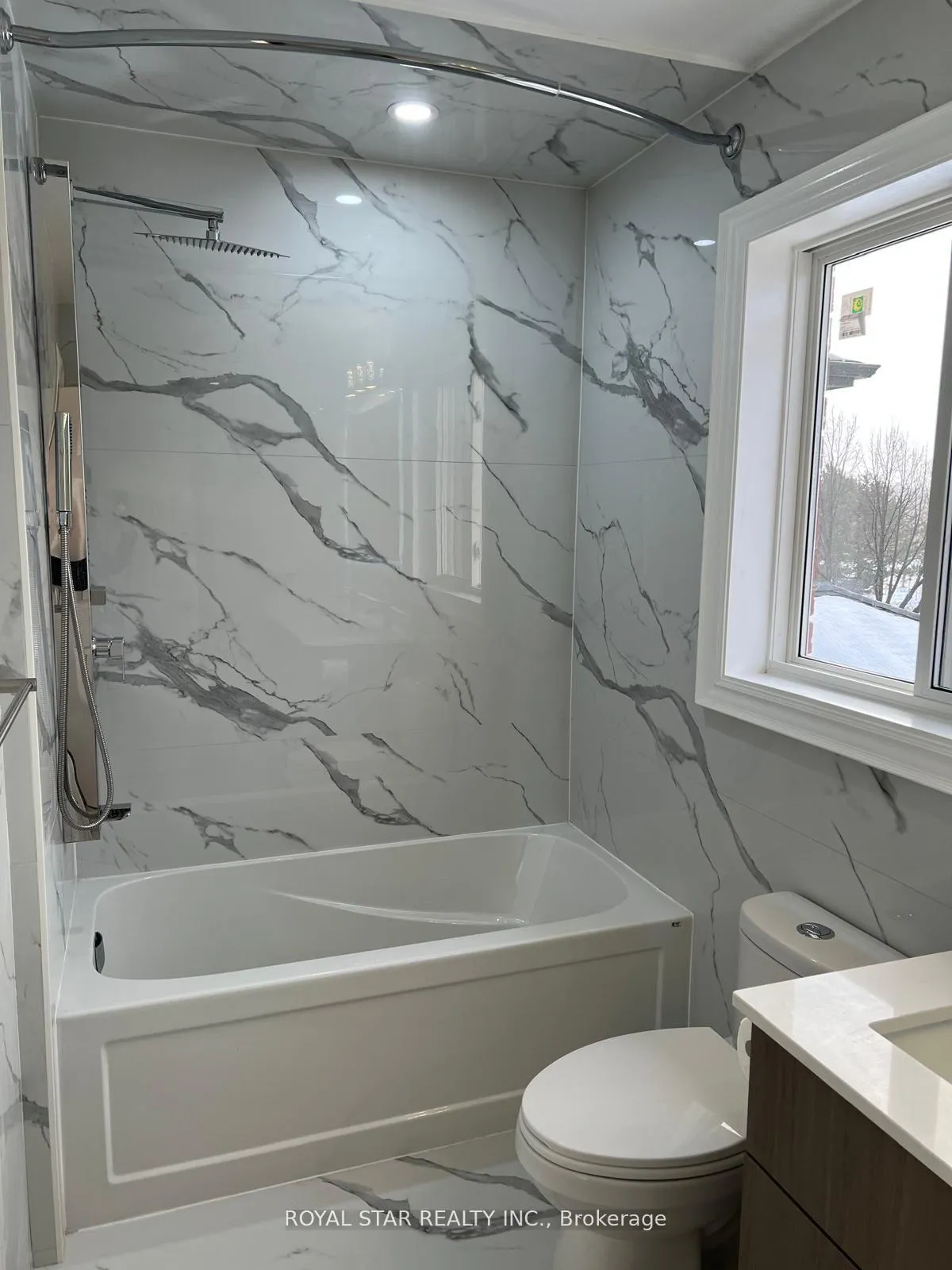 Photo 19 of 105 Lougheed Road E, Barrie, Holly — HOMEH