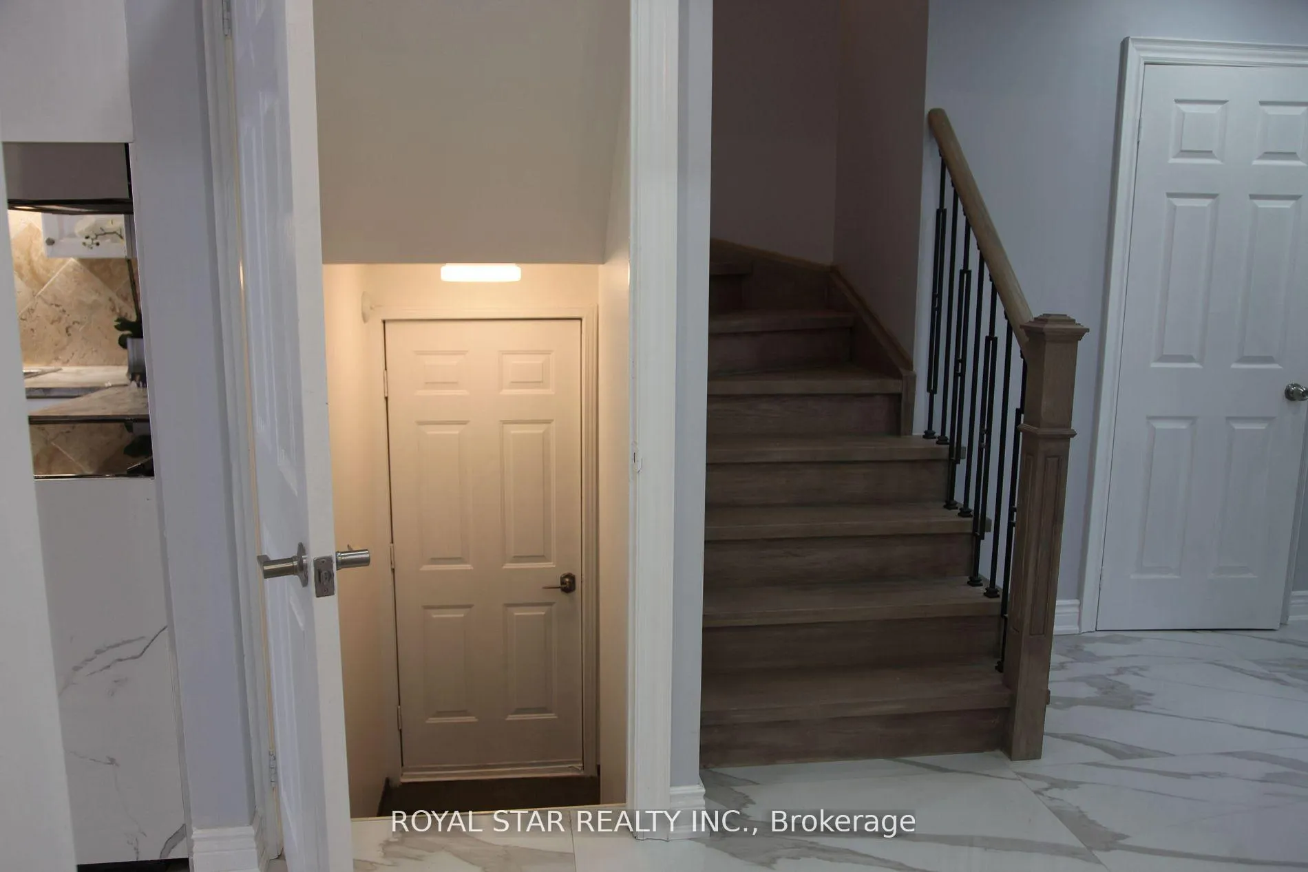 Photo 22 of 105 Lougheed Road E, Barrie, Holly — HOMEH