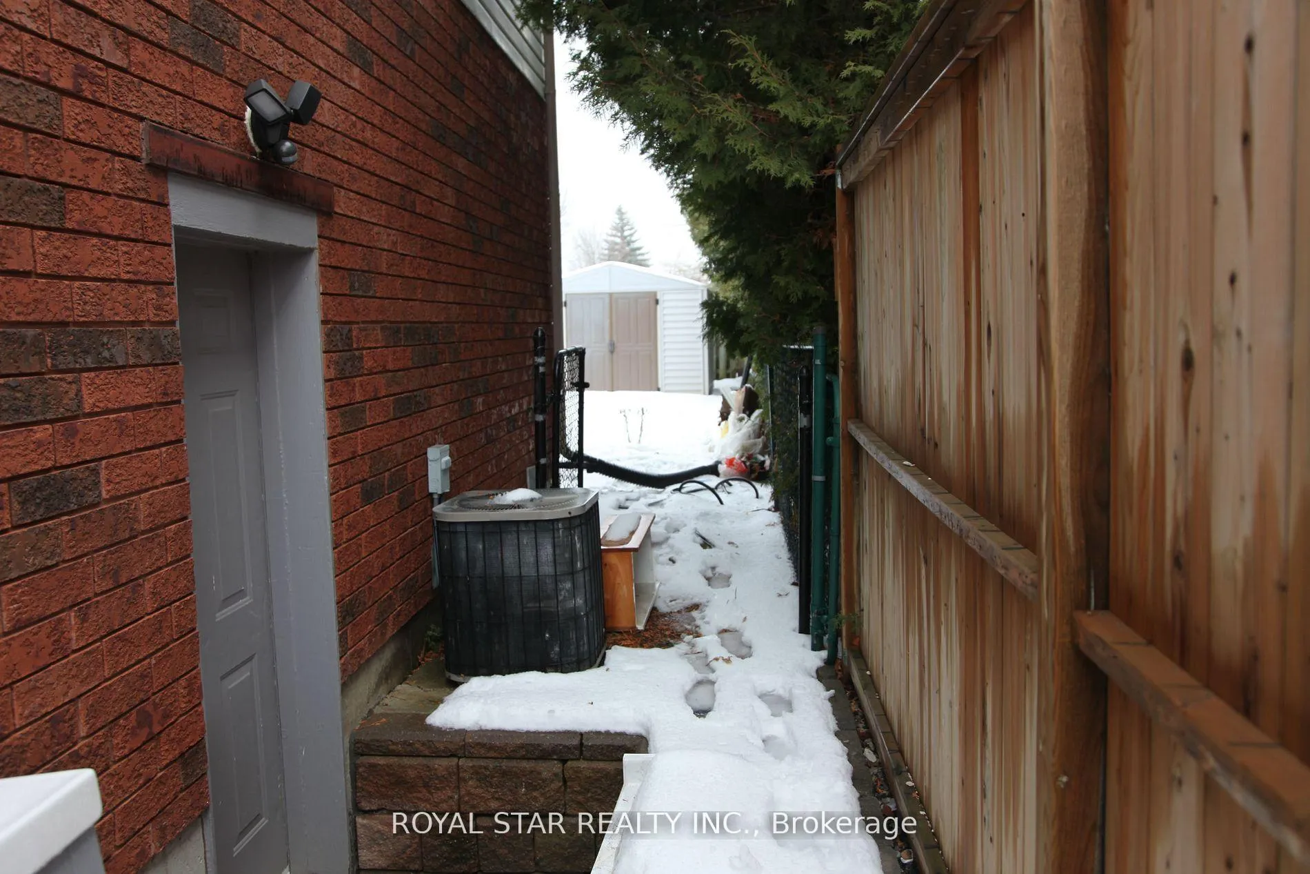 Photo 37 of 105 Lougheed Road E, Barrie, Holly — HOMEH
