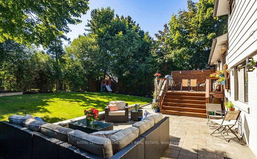Photo 3 of 18 Parkend Avenue, Brampton, Brampton South — HOMEH