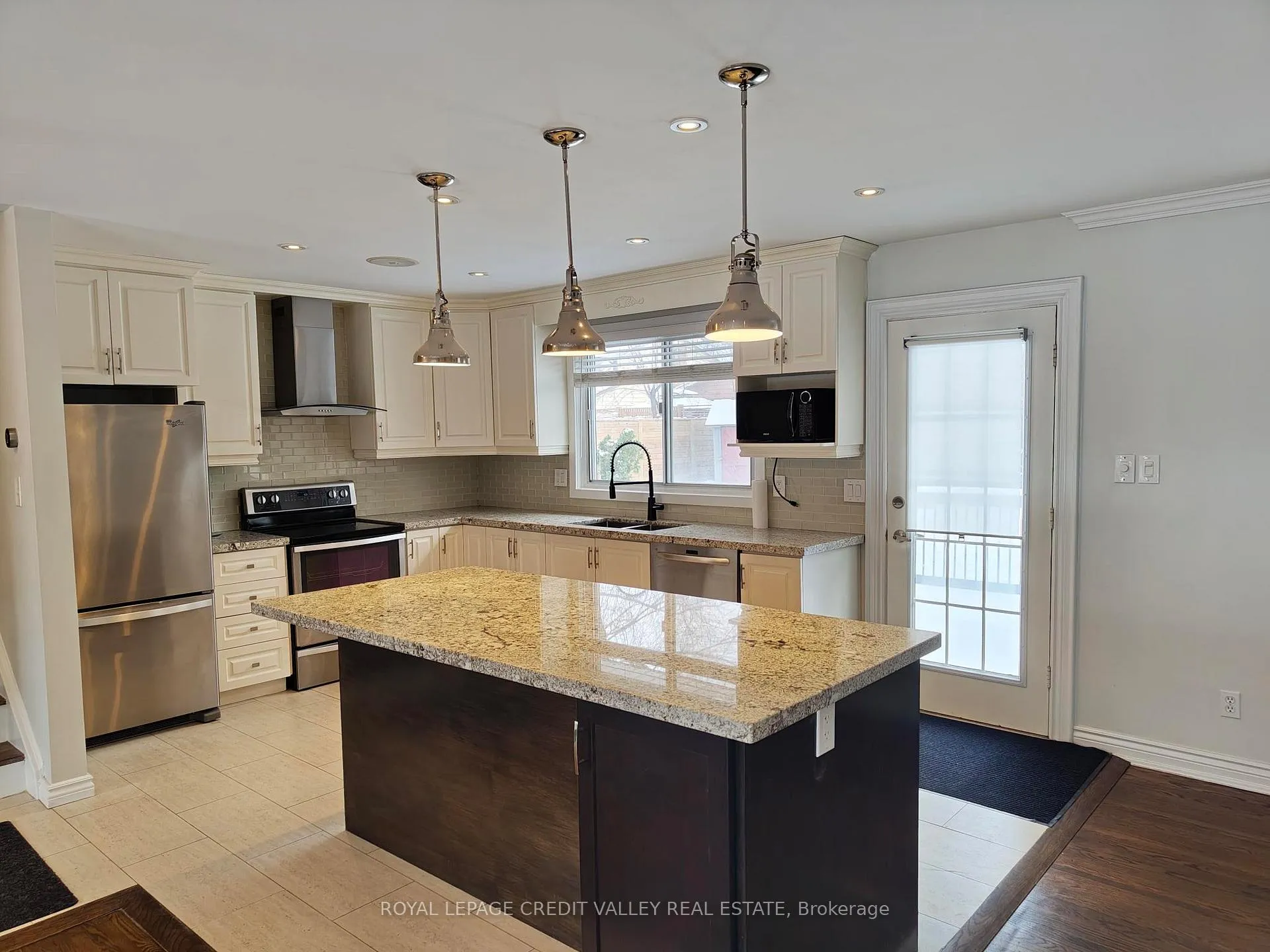 Photo 7 of 18 Parkend Avenue, Brampton, Brampton South — HOMEH