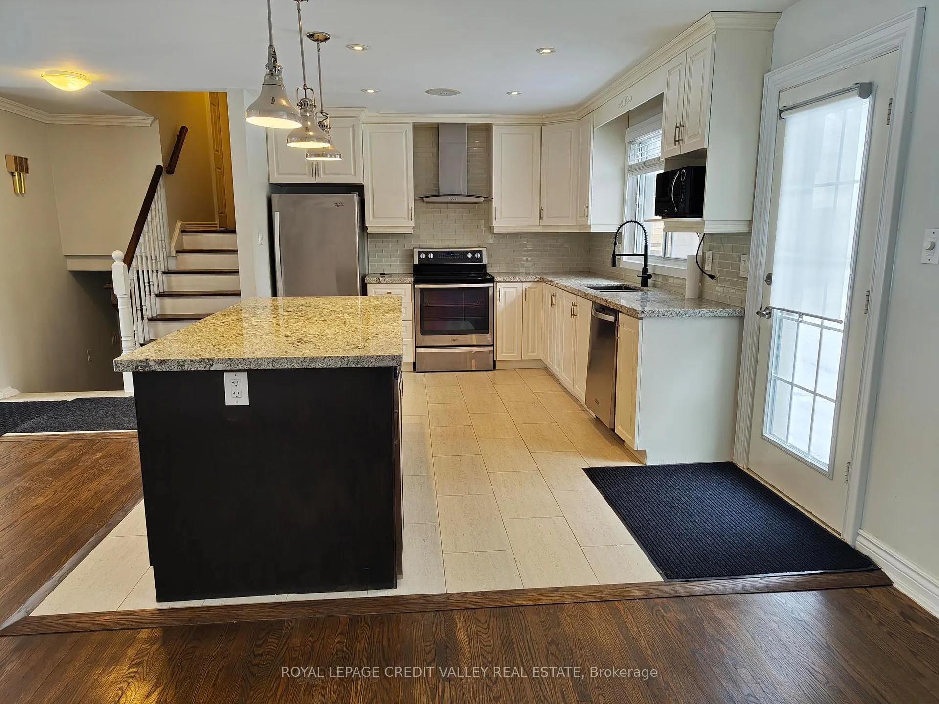 Photo 9 of 18 Parkend Avenue, Brampton, Brampton South — HOMEH