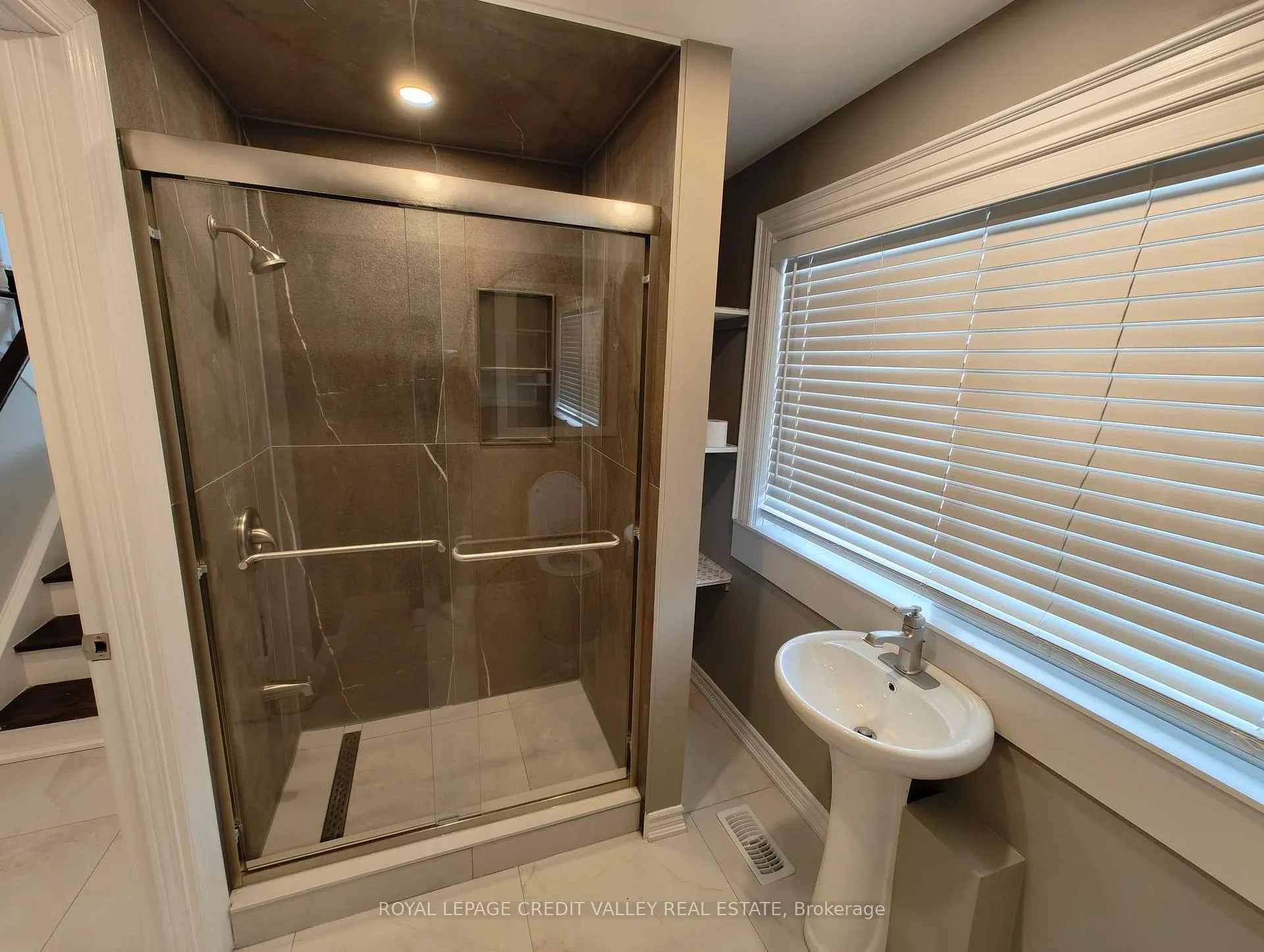 Photo 13 of 18 Parkend Avenue, Brampton, Brampton South — HOMEH