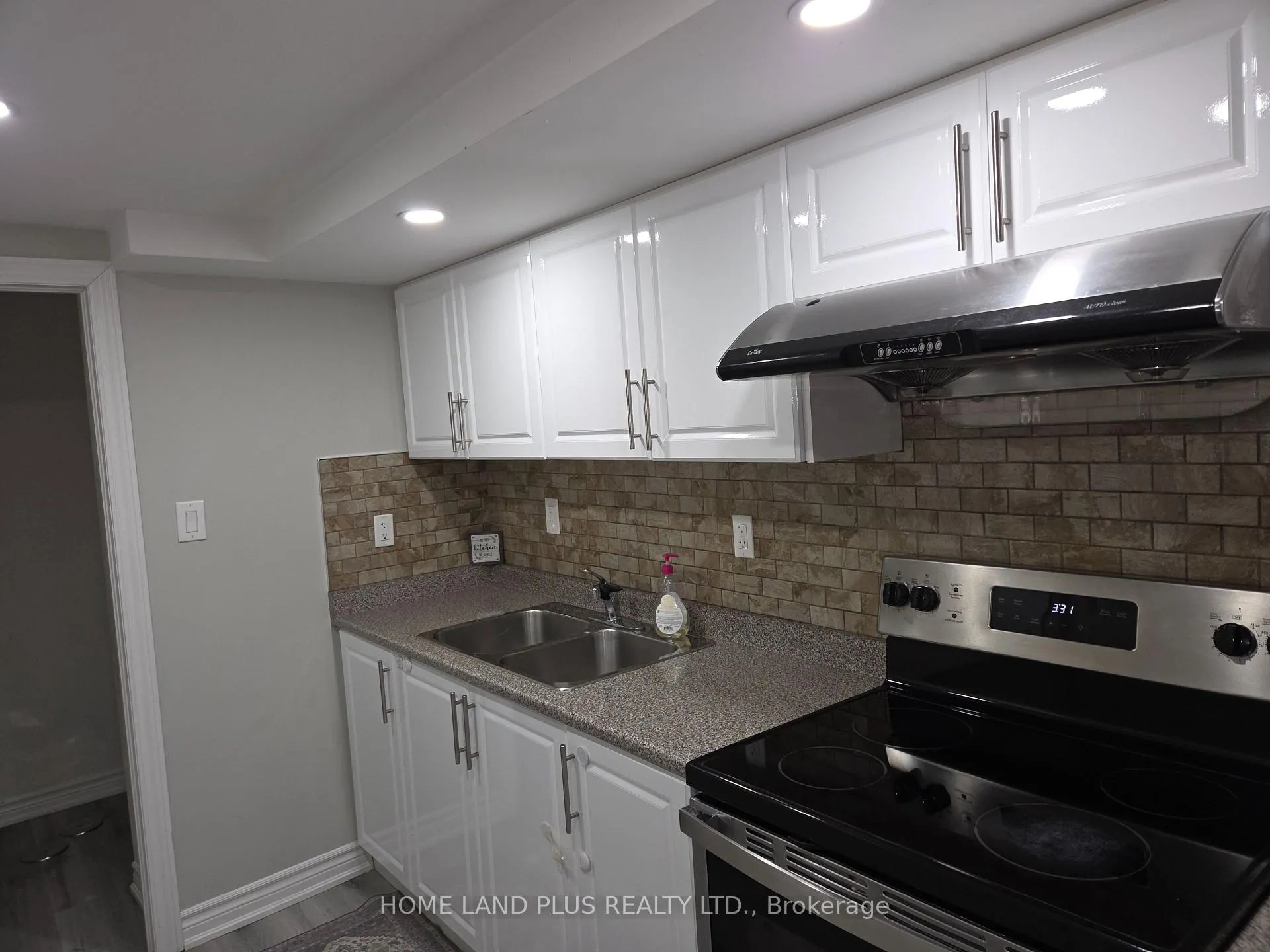 Photo 2 of Unit 2, 23 Lanark Circle, Brampton, Credit Valley — HOMEH