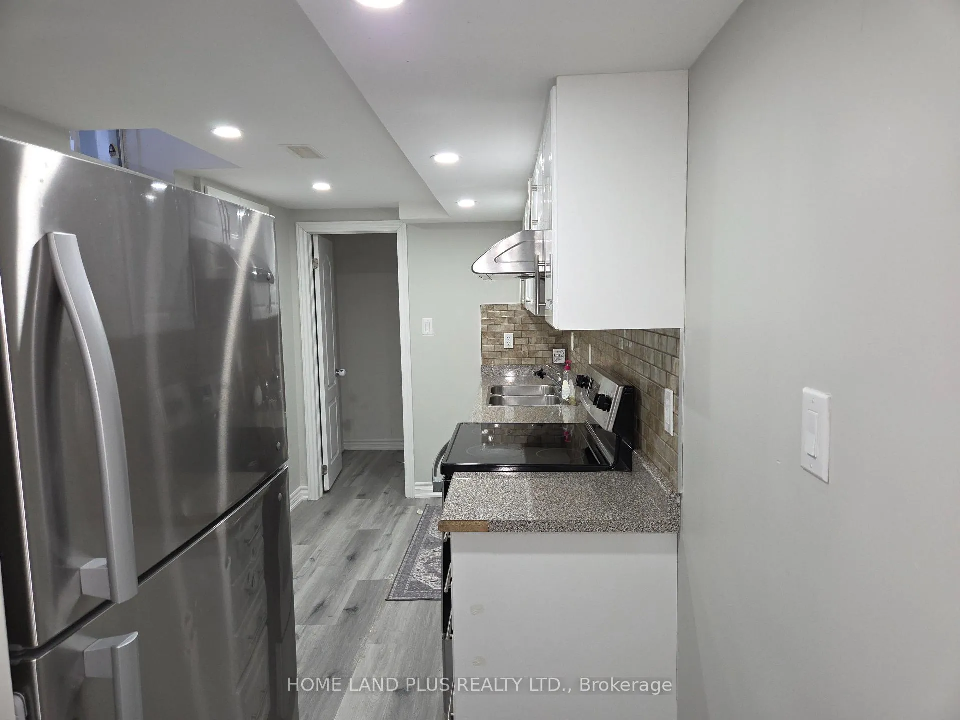 Photo 3 of Unit 2, 23 Lanark Circle, Brampton, Credit Valley — HOMEH