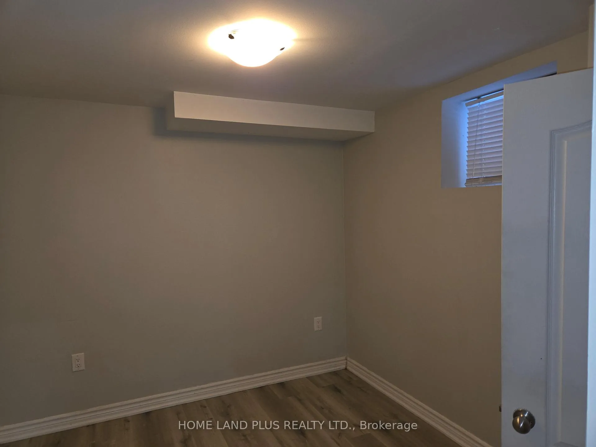 Photo 9 of Unit 2, 23 Lanark Circle, Brampton, Credit Valley — HOMEH