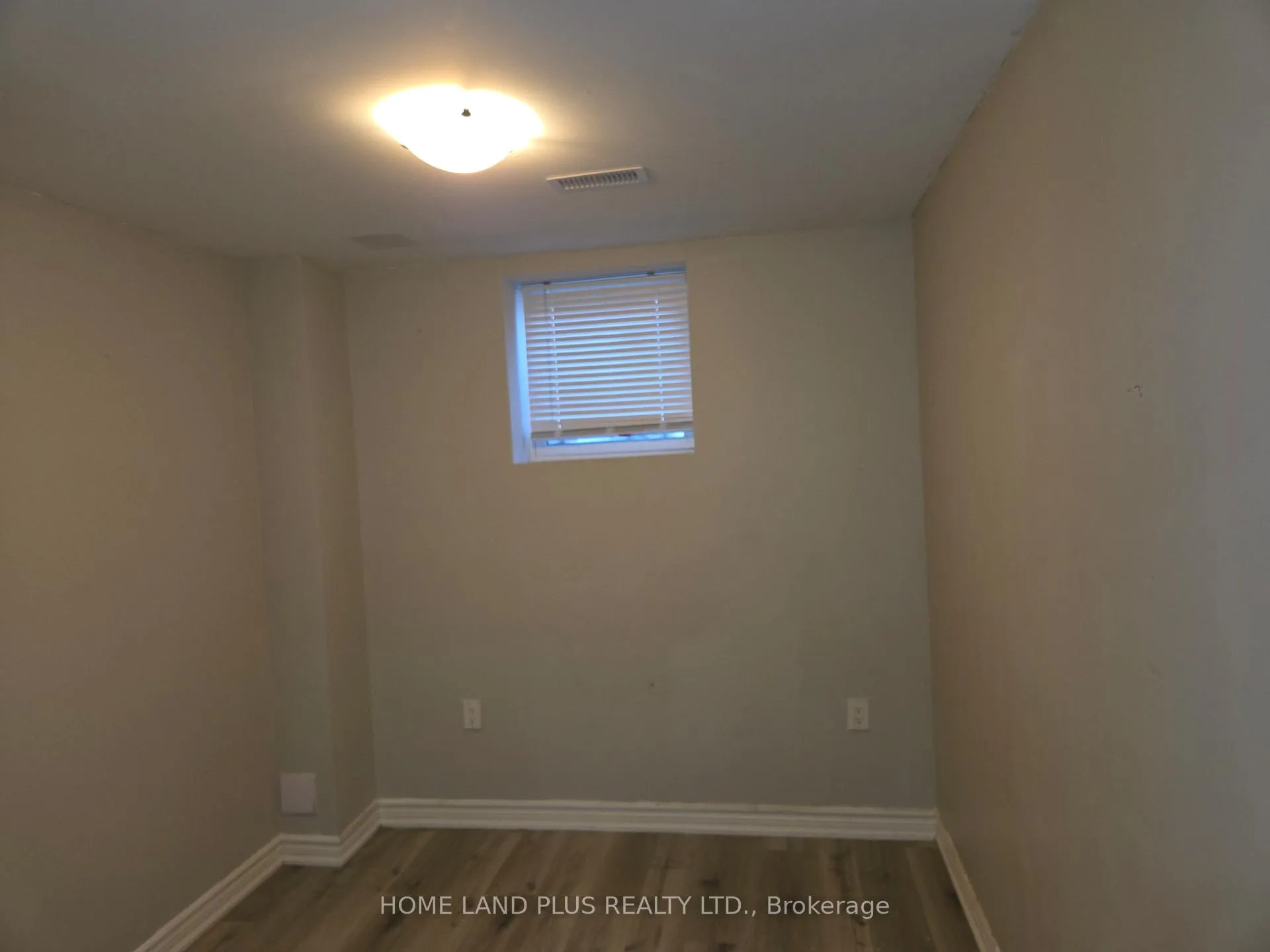 Photo 11 of Unit 2, 23 Lanark Circle, Brampton, Credit Valley — HOMEH