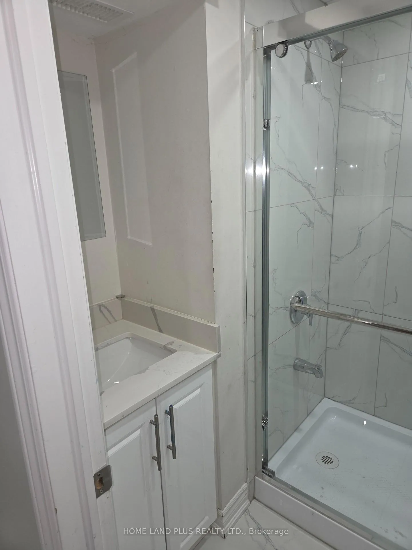 Photo 14 of Unit 2, 23 Lanark Circle, Brampton, Credit Valley — HOMEH