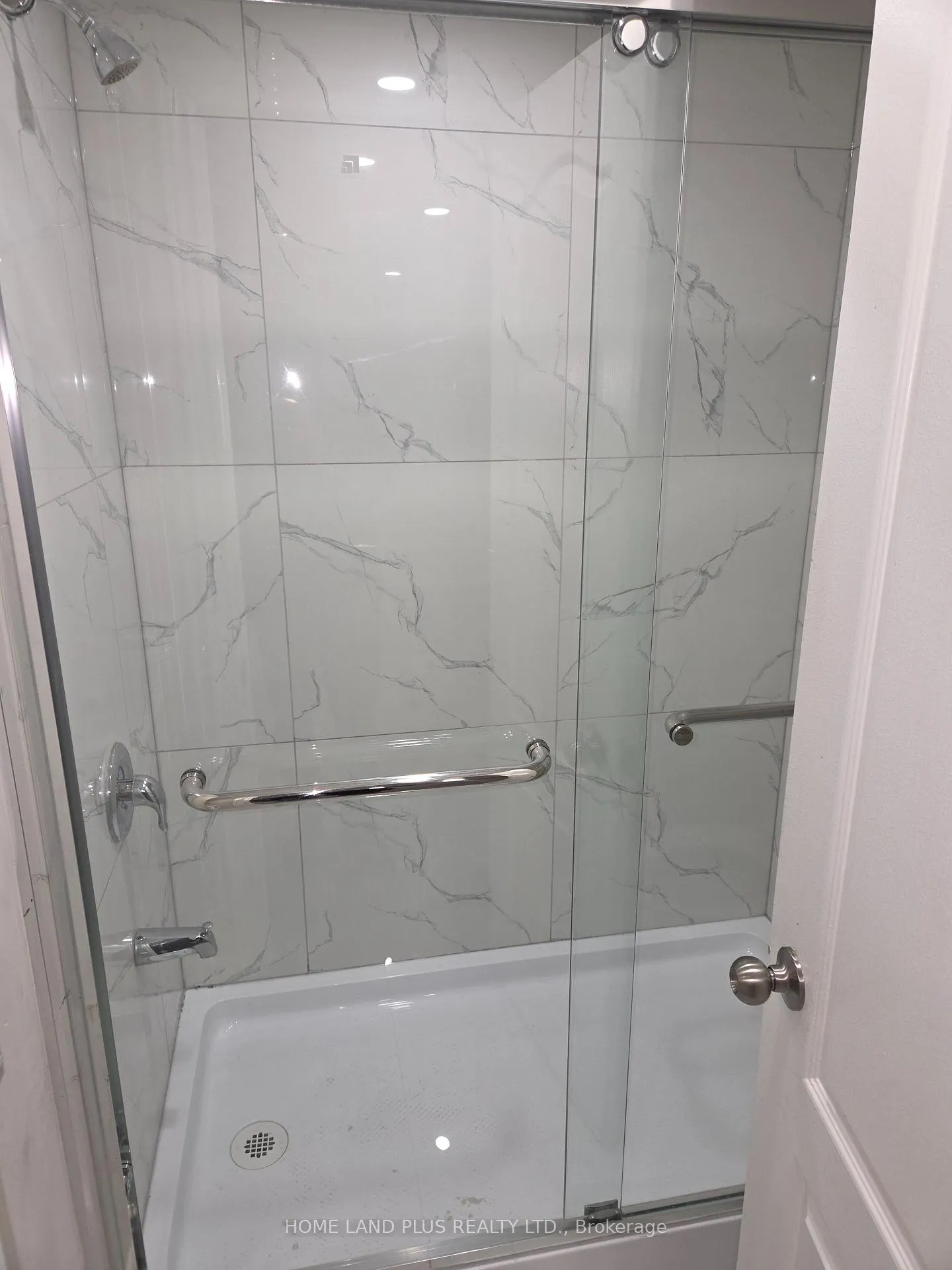 Photo 15 of Unit 2, 23 Lanark Circle, Brampton, Credit Valley — HOMEH