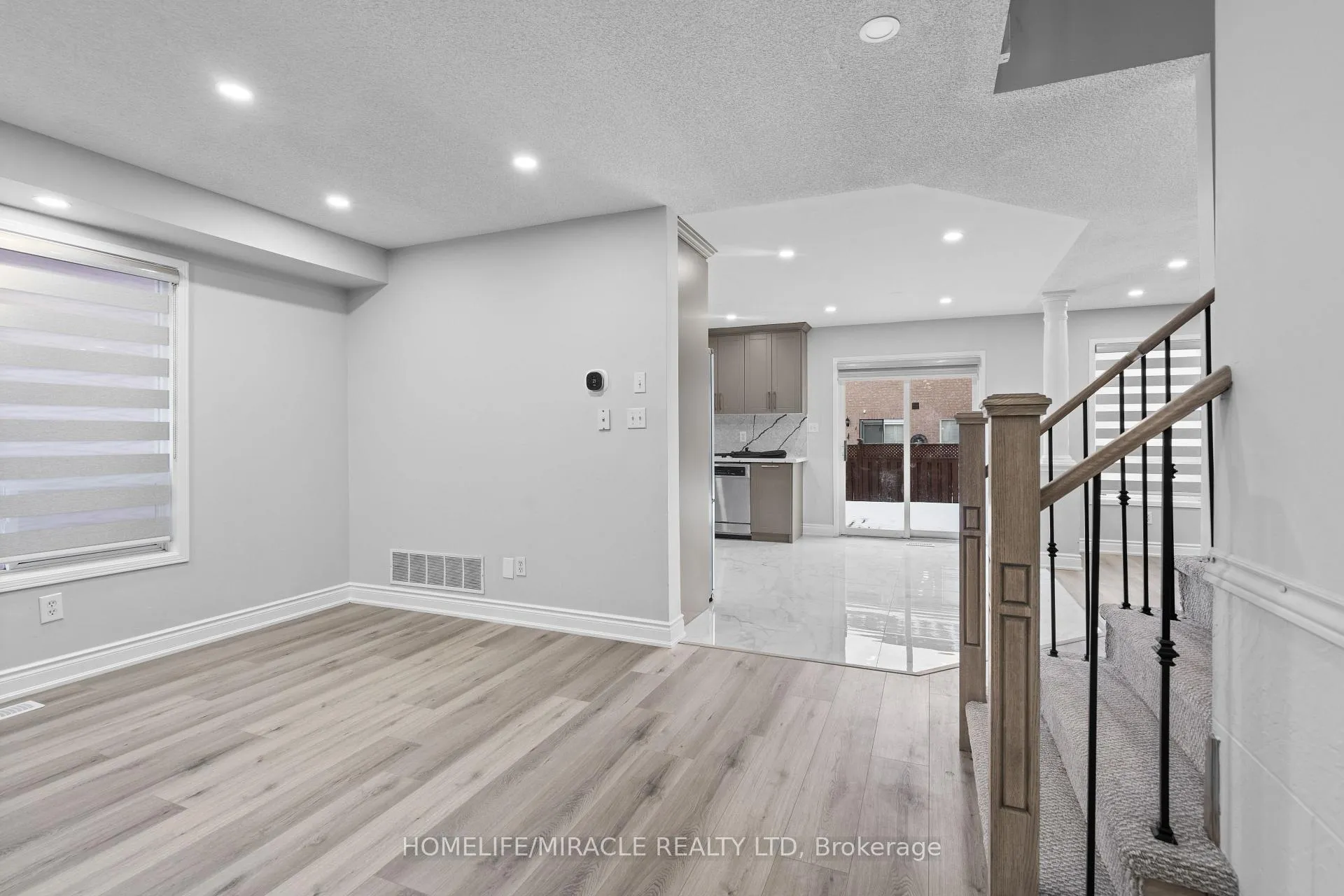 Photo 7 of 112 Brisdale Drive, Brampton, Fletcher's Meadow — HOMEH