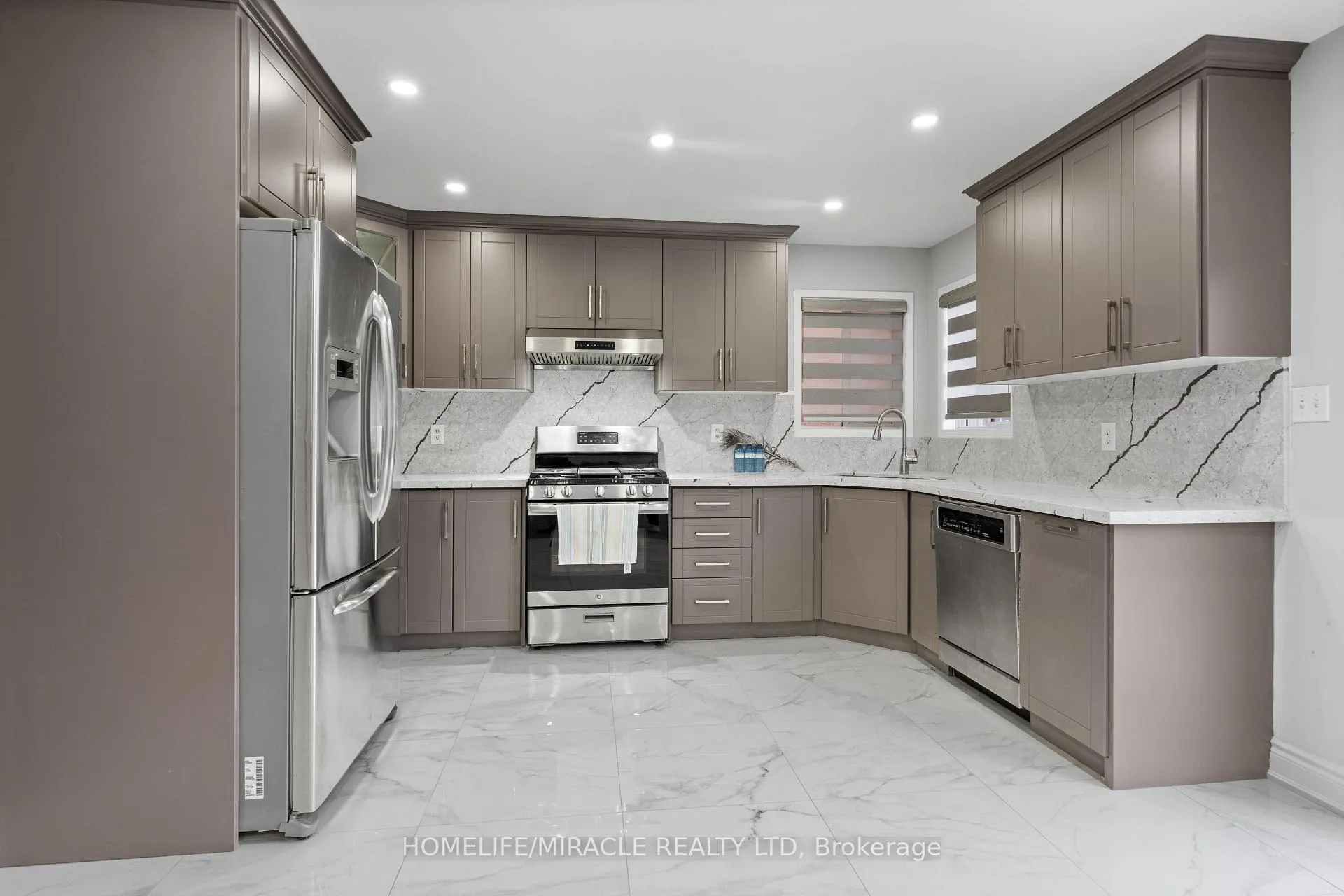 Photo 10 of 112 Brisdale Drive, Brampton, Fletcher's Meadow — HOMEH