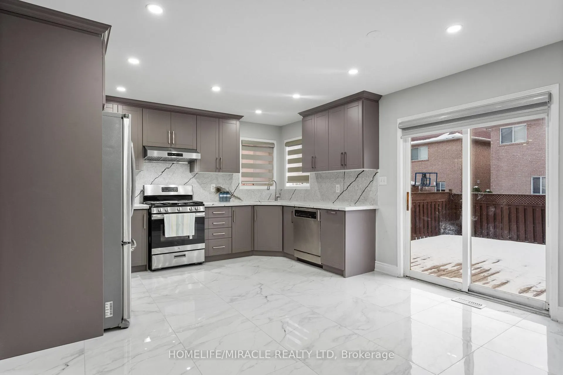 Photo 11 of 112 Brisdale Drive, Brampton, Fletcher's Meadow — HOMEH