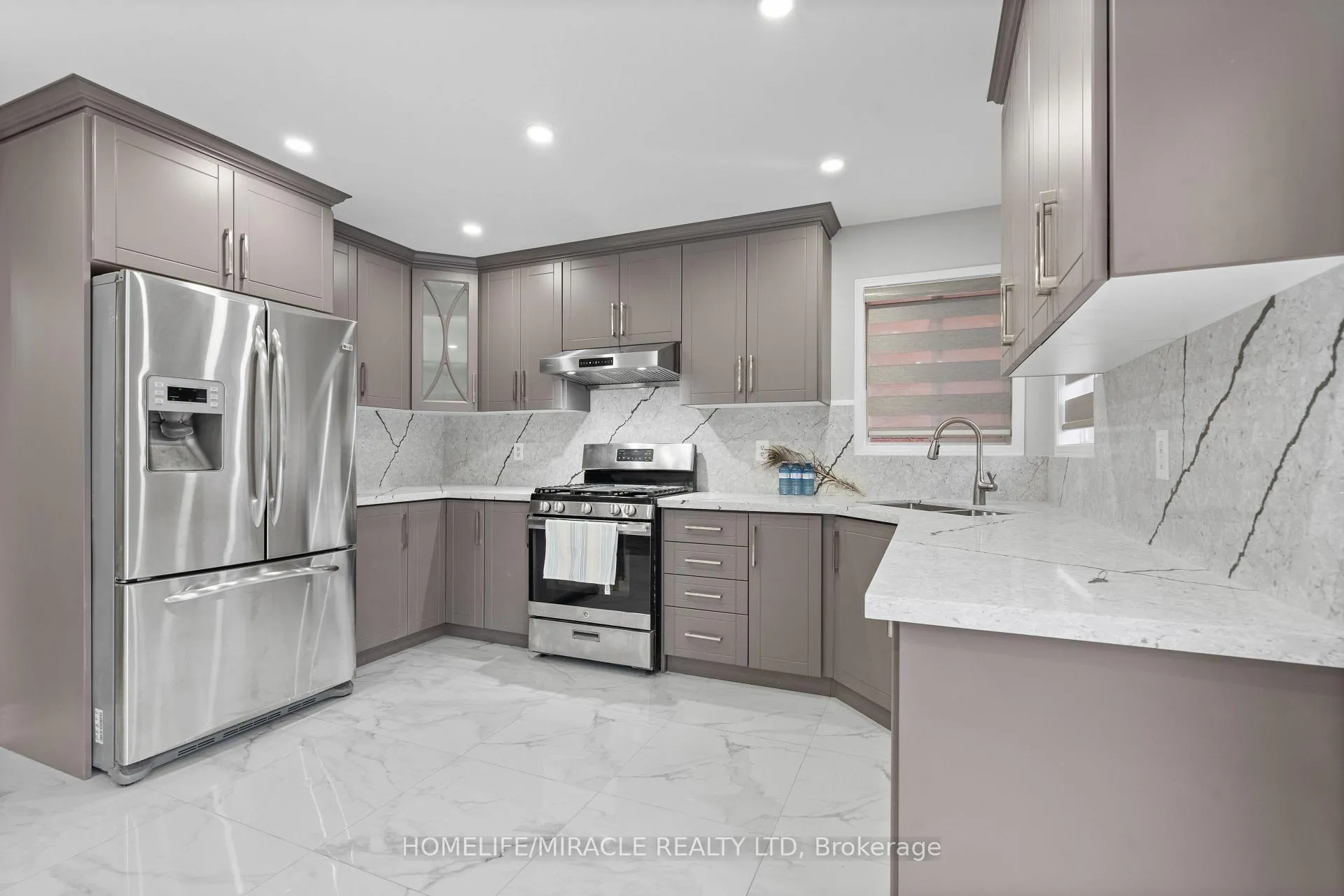 Photo 12 of 112 Brisdale Drive, Brampton, Fletcher's Meadow — HOMEH