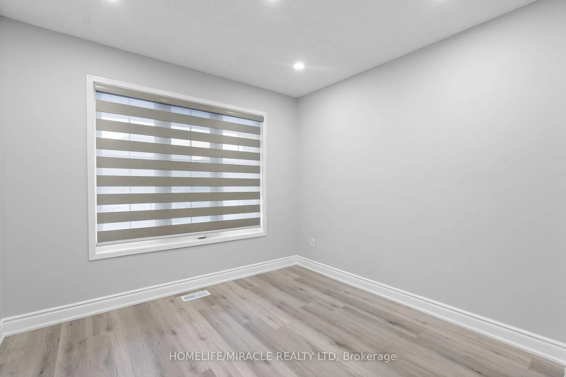 Photo 14 of 112 Brisdale Drive, Brampton, Fletcher's Meadow — HOMEH