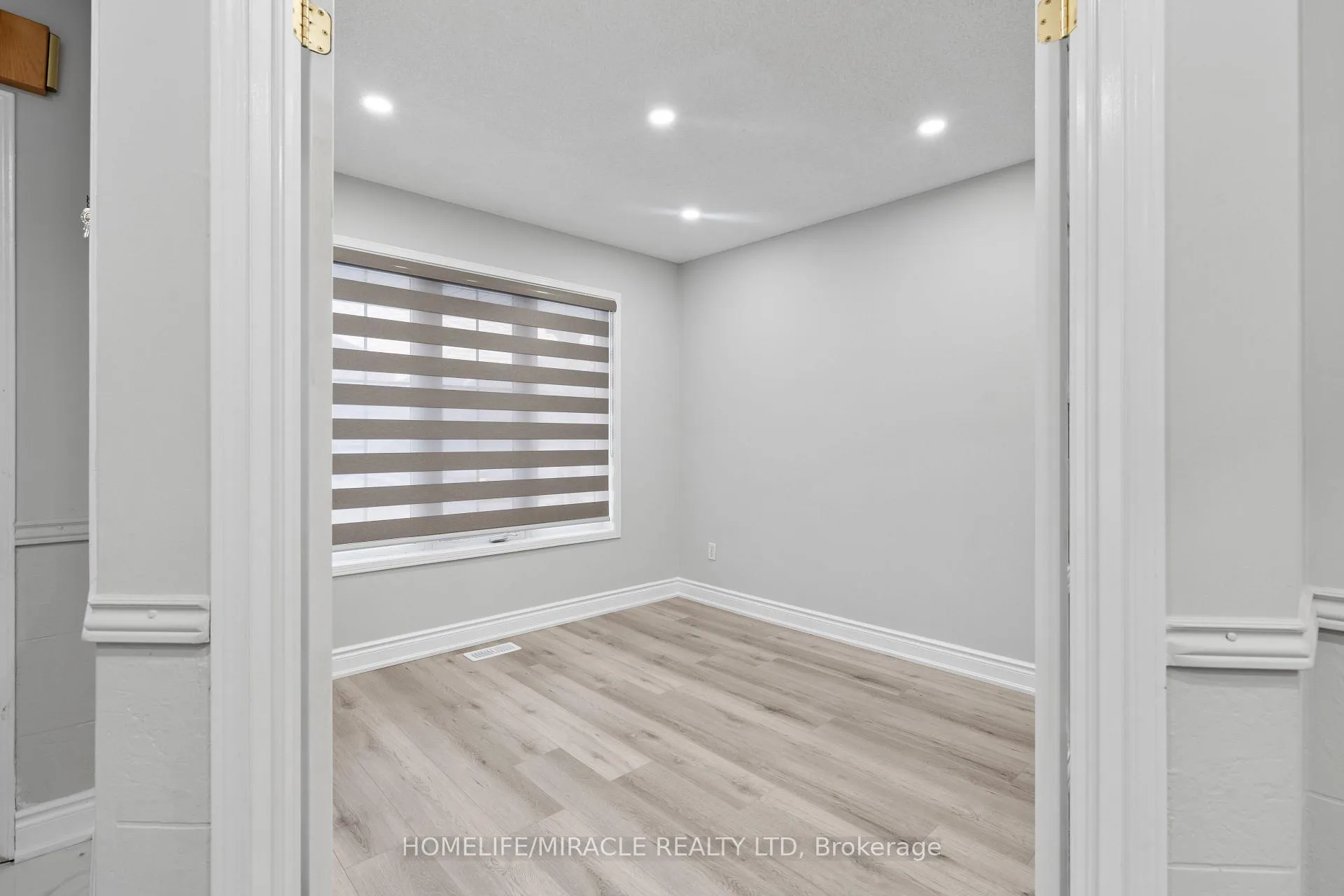Photo 15 of 112 Brisdale Drive, Brampton, Fletcher's Meadow — HOMEH