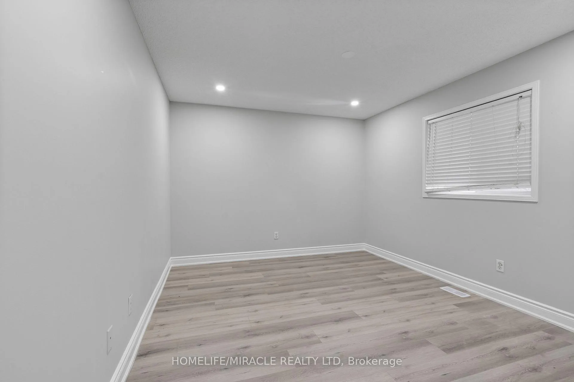 Photo 25 of 112 Brisdale Drive, Brampton, Fletcher's Meadow — HOMEH