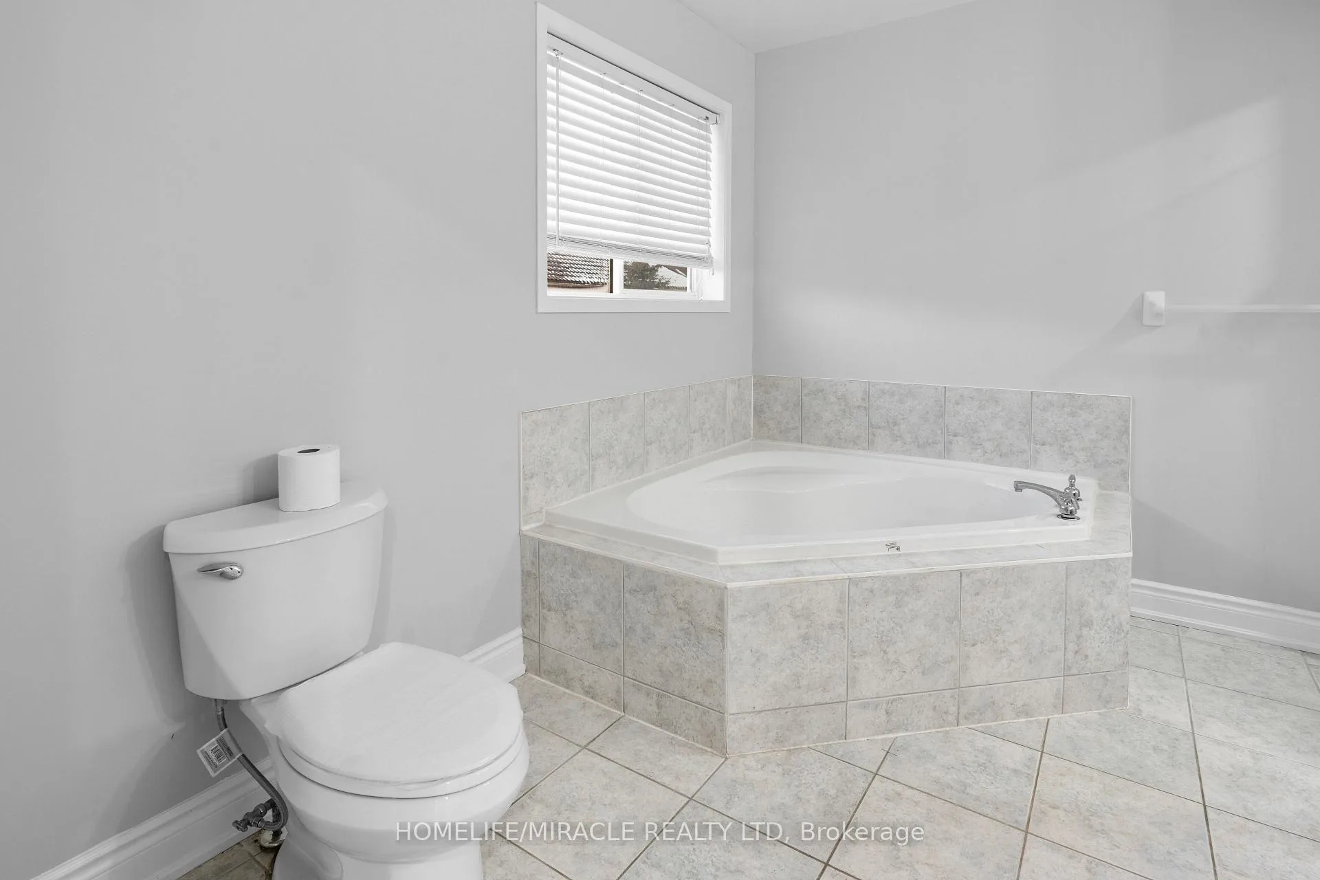Photo 30 of 112 Brisdale Drive, Brampton, Fletcher's Meadow — HOMEH