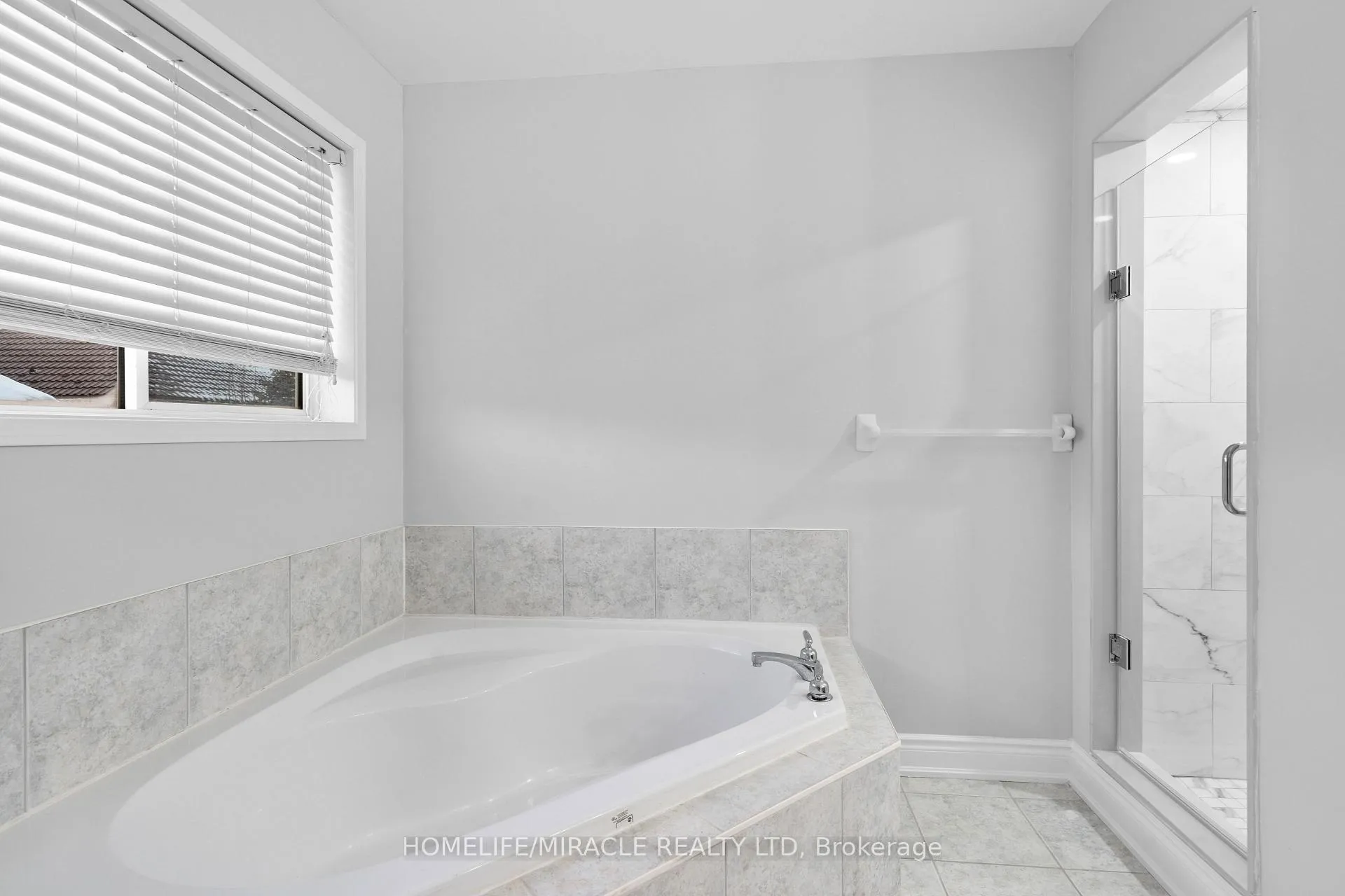 Photo 32 of 112 Brisdale Drive, Brampton, Fletcher's Meadow — HOMEH