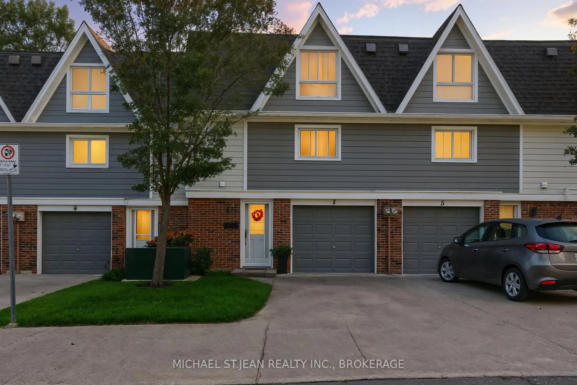 Photo 1 of 7 Trudy Court, Hamilton, Dundas — HOMEH