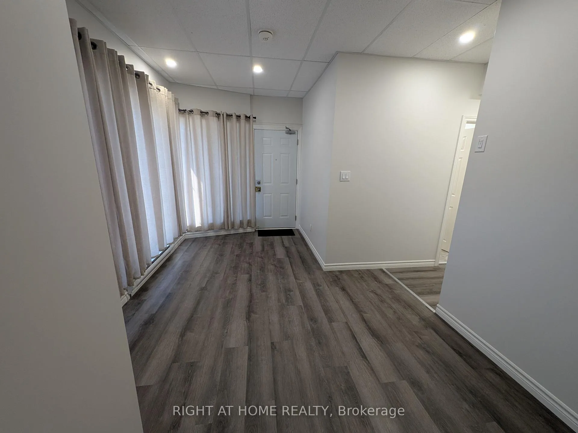 Photo 2 of Unit 5, 333 Simcoe Street S, Oshawa, Central — HOMEH
