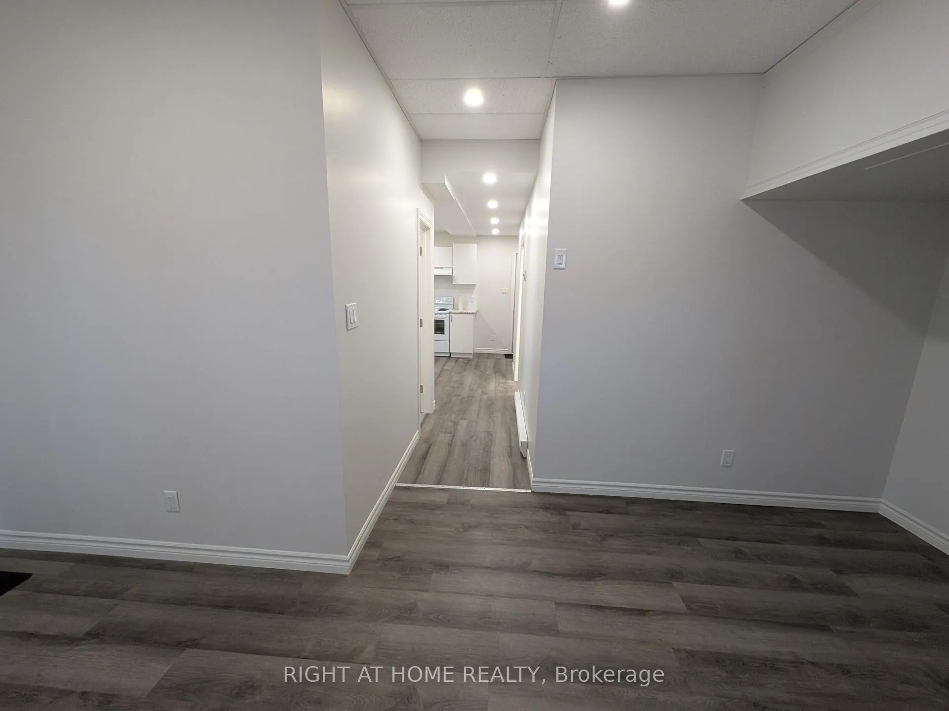 Photo 3 of Unit 5, 333 Simcoe Street S, Oshawa, Central — HOMEH