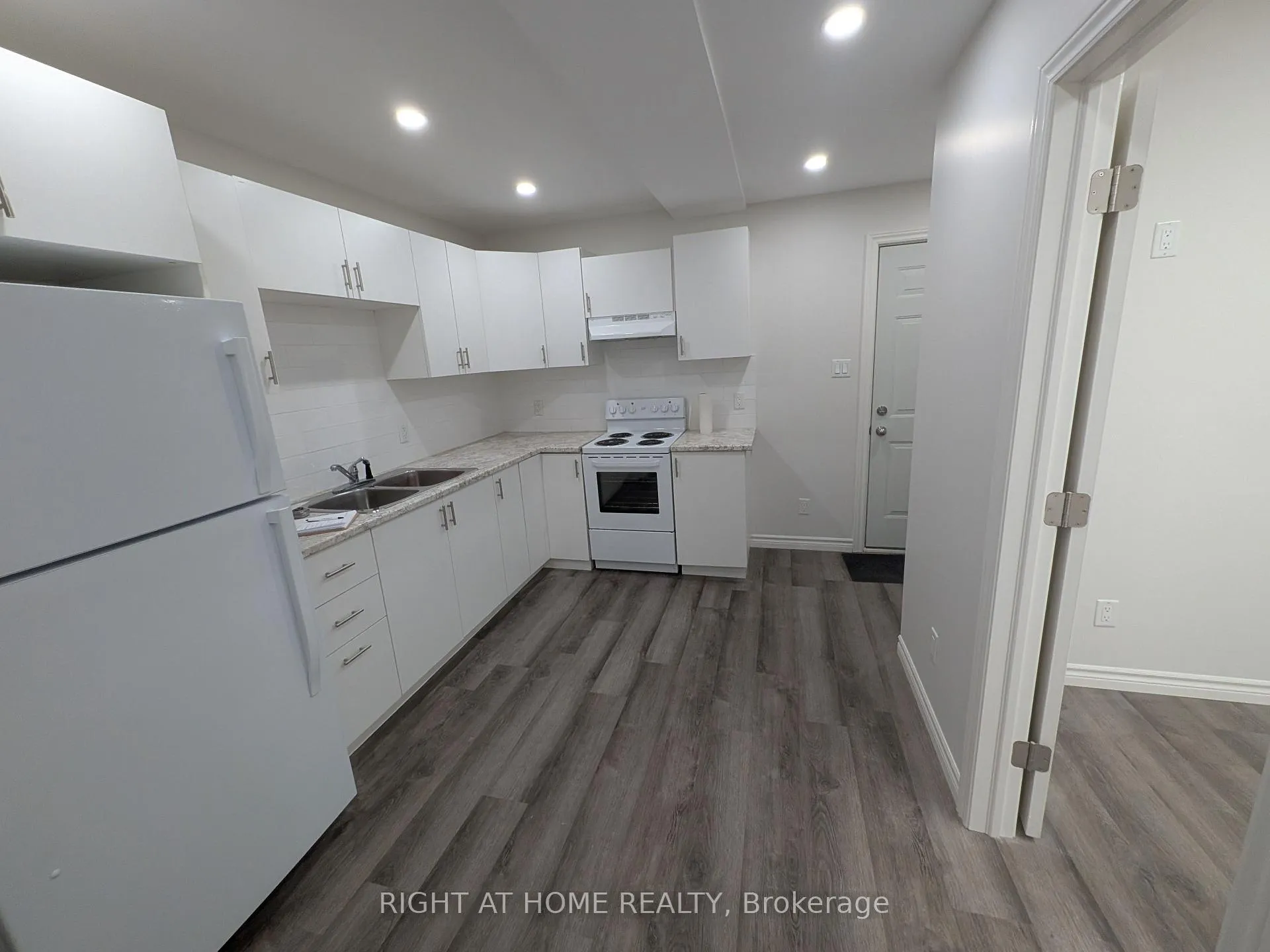 Photo 6 of Unit 5, 333 Simcoe Street S, Oshawa, Central — HOMEH
