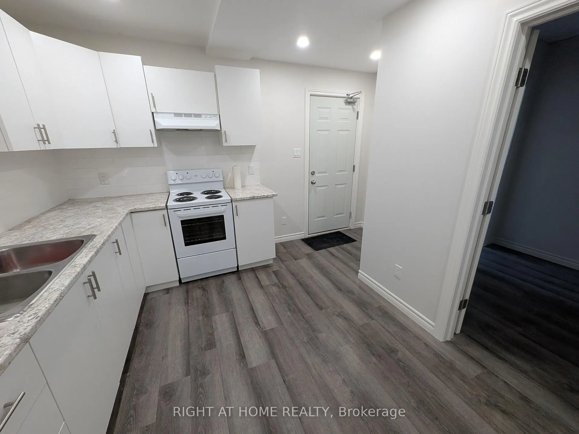 Photo 10 of Unit 5, 333 Simcoe Street S, Oshawa, Central — HOMEH