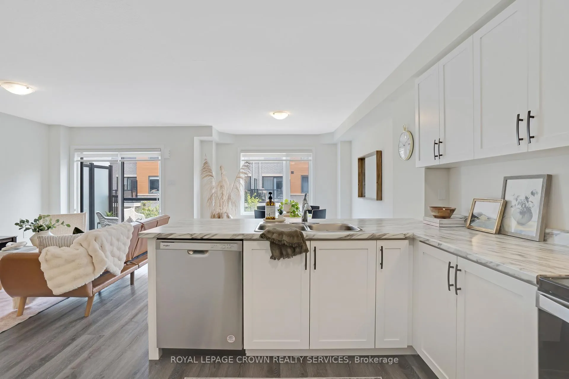 Photo 12 of 75 Dryden Lane, Hamilton, McQuesten — HOMEH