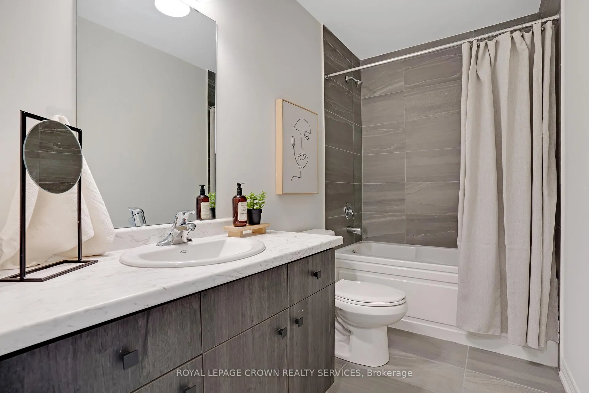 Photo 23 of 75 Dryden Lane, Hamilton, McQuesten — HOMEH