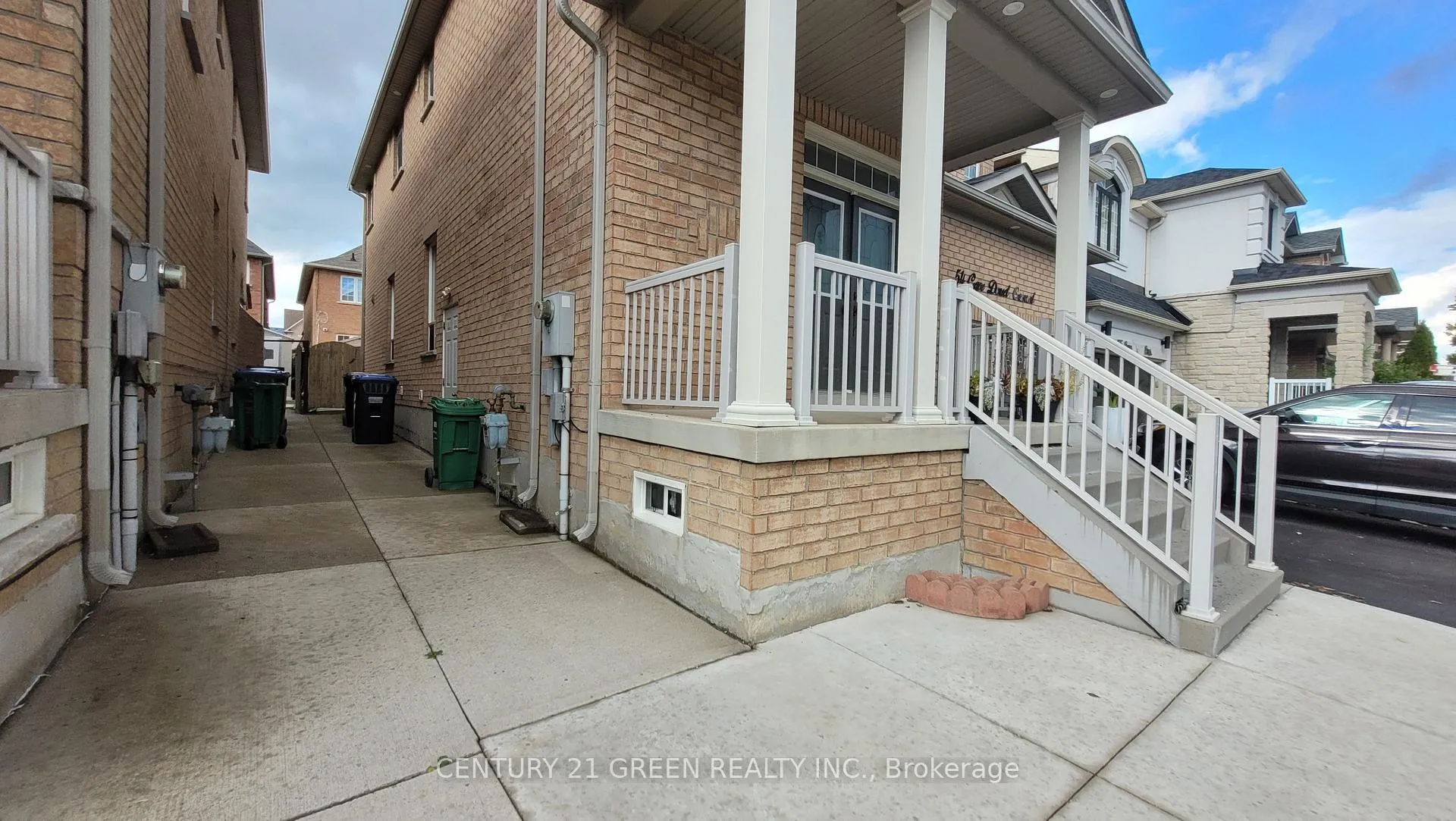 Photo 4 of 54 Cape Dorset Crescent, Brampton, Sandringham-Wellington — HOMEH